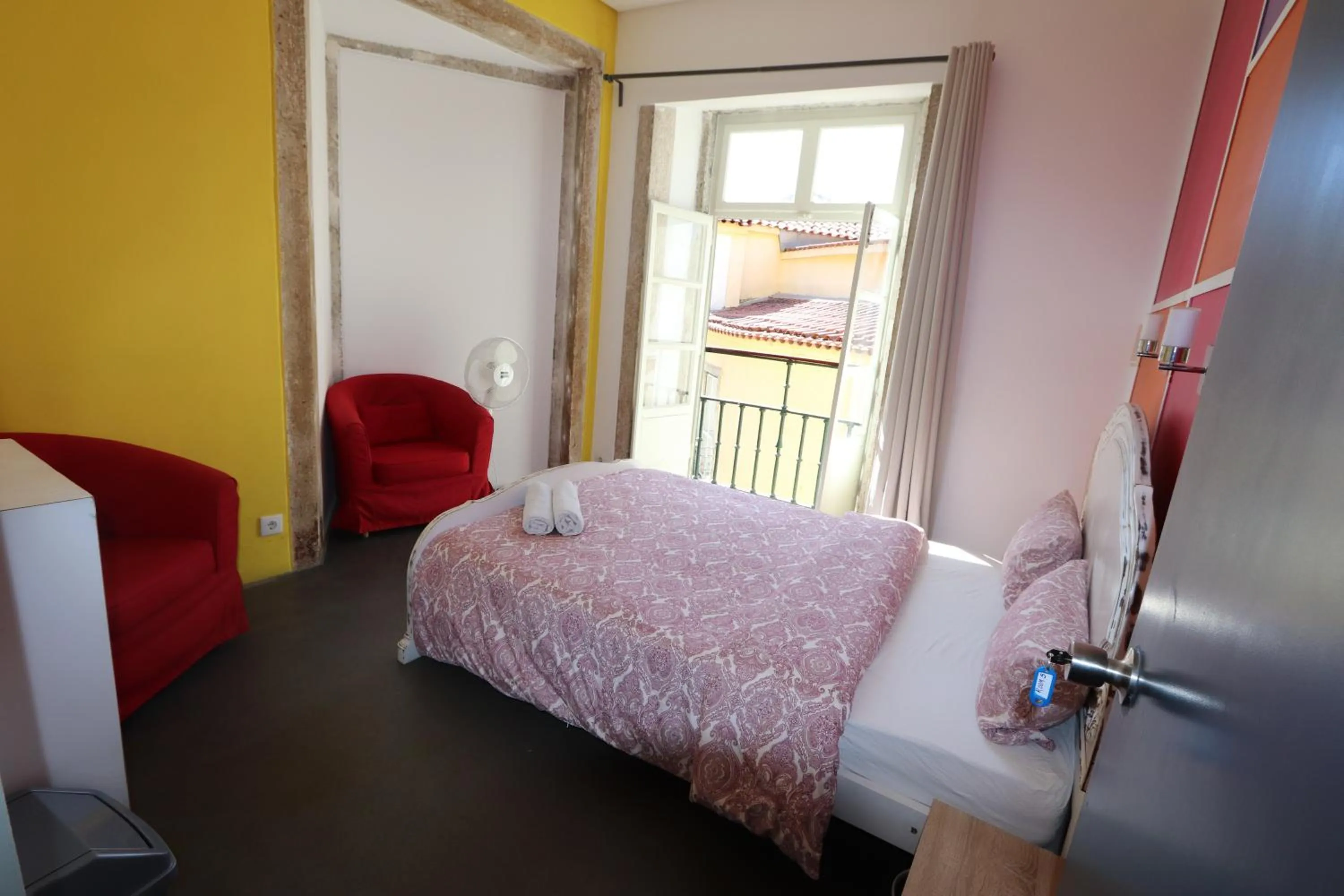 Balcony/Terrace, Bed in Welcome Guest House