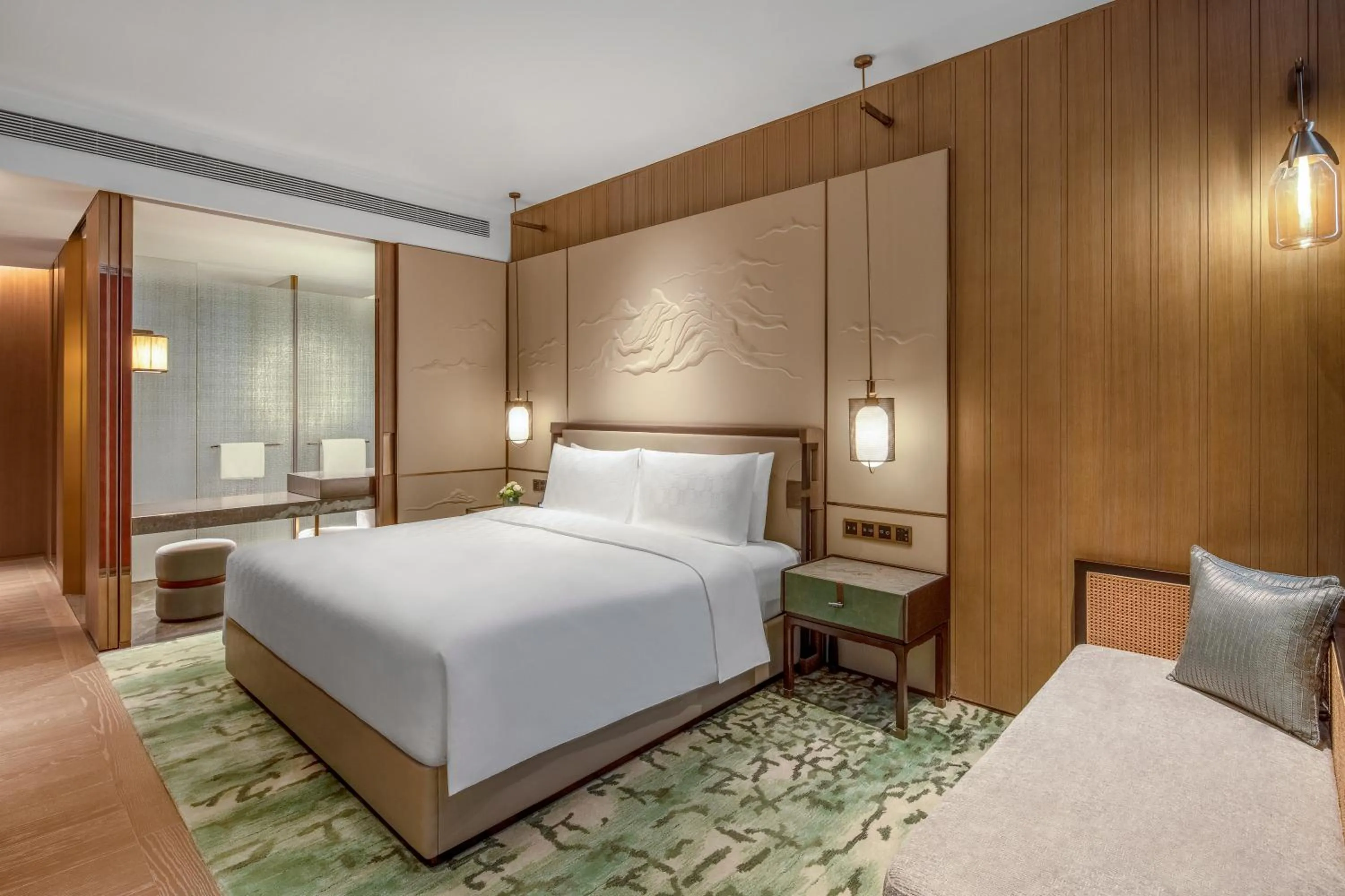 Bed in HUALUXE Hotels and Resorts Qingdao Licang, an IHG Hotel