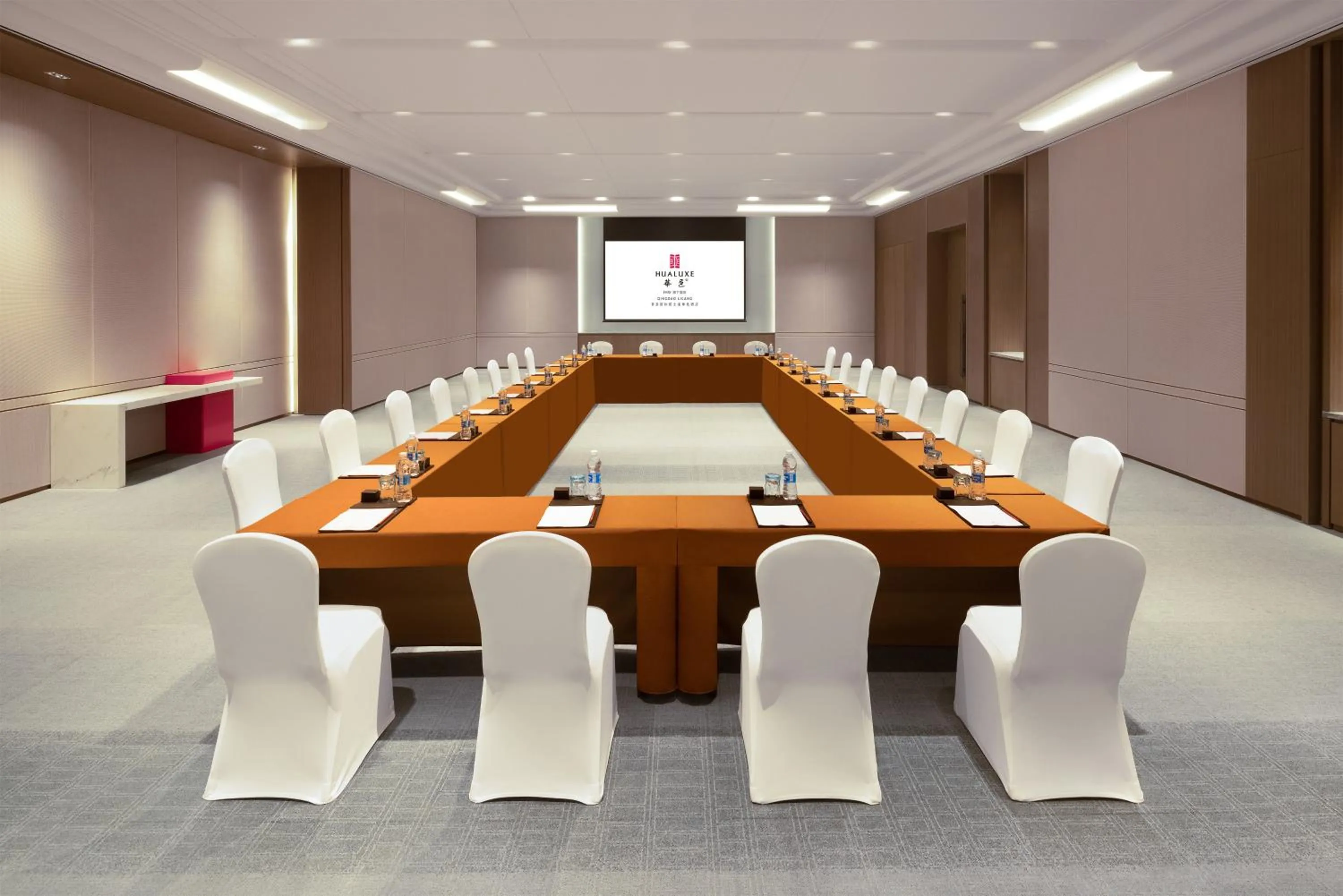 Meeting/conference room in HUALUXE Hotels and Resorts Qingdao Licang, an IHG Hotel