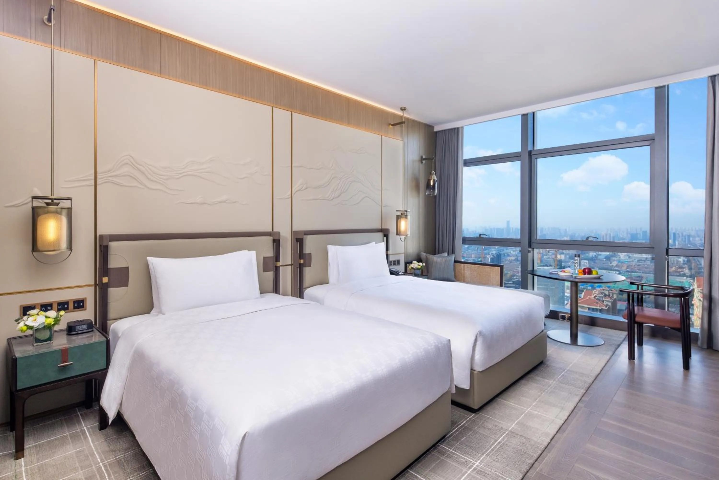 Bed in HUALUXE Hotels and Resorts Qingdao Licang, an IHG Hotel