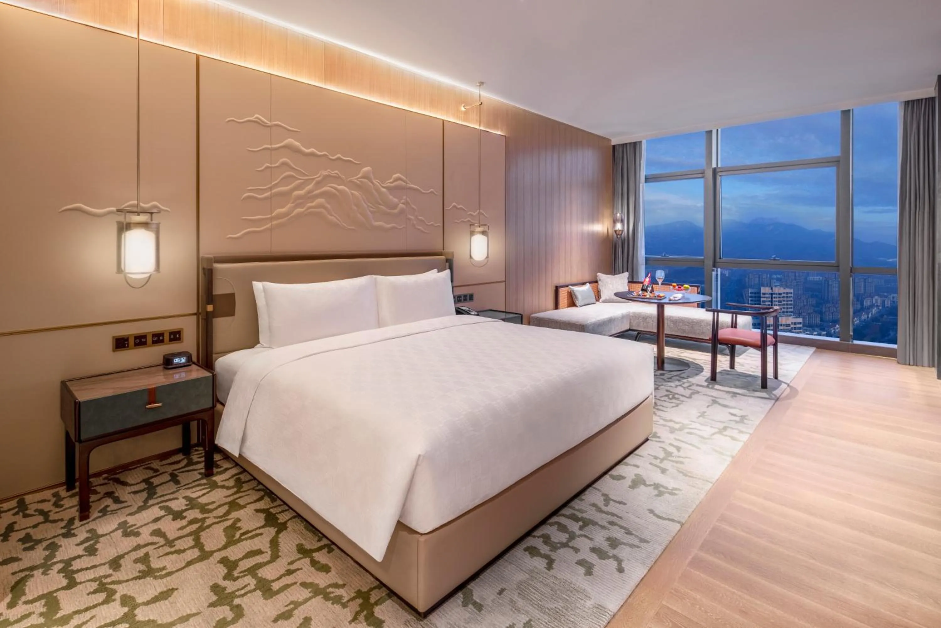 Bed in HUALUXE Hotels and Resorts Qingdao Licang, an IHG Hotel