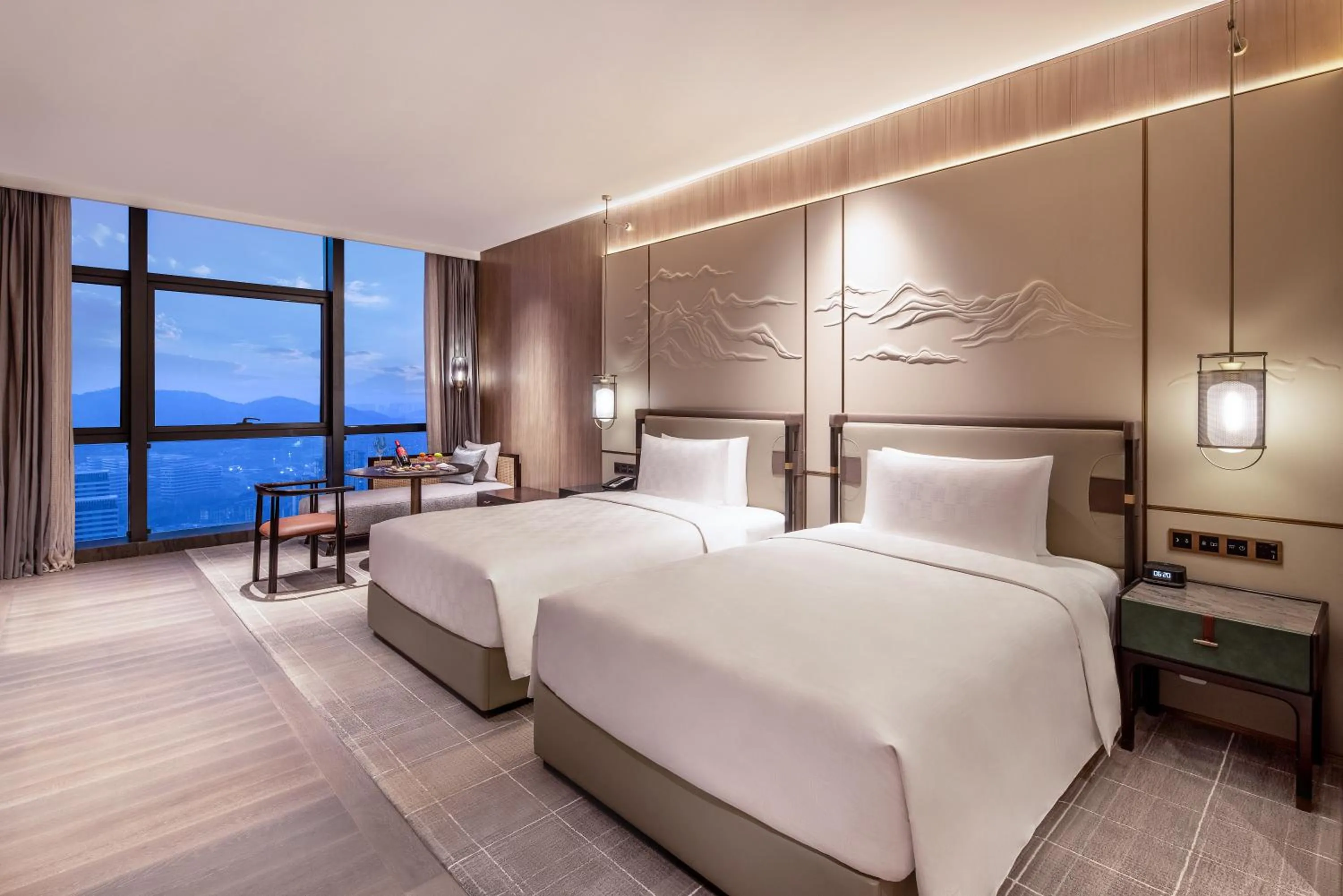 Bed in HUALUXE Hotels and Resorts Qingdao Licang, an IHG Hotel