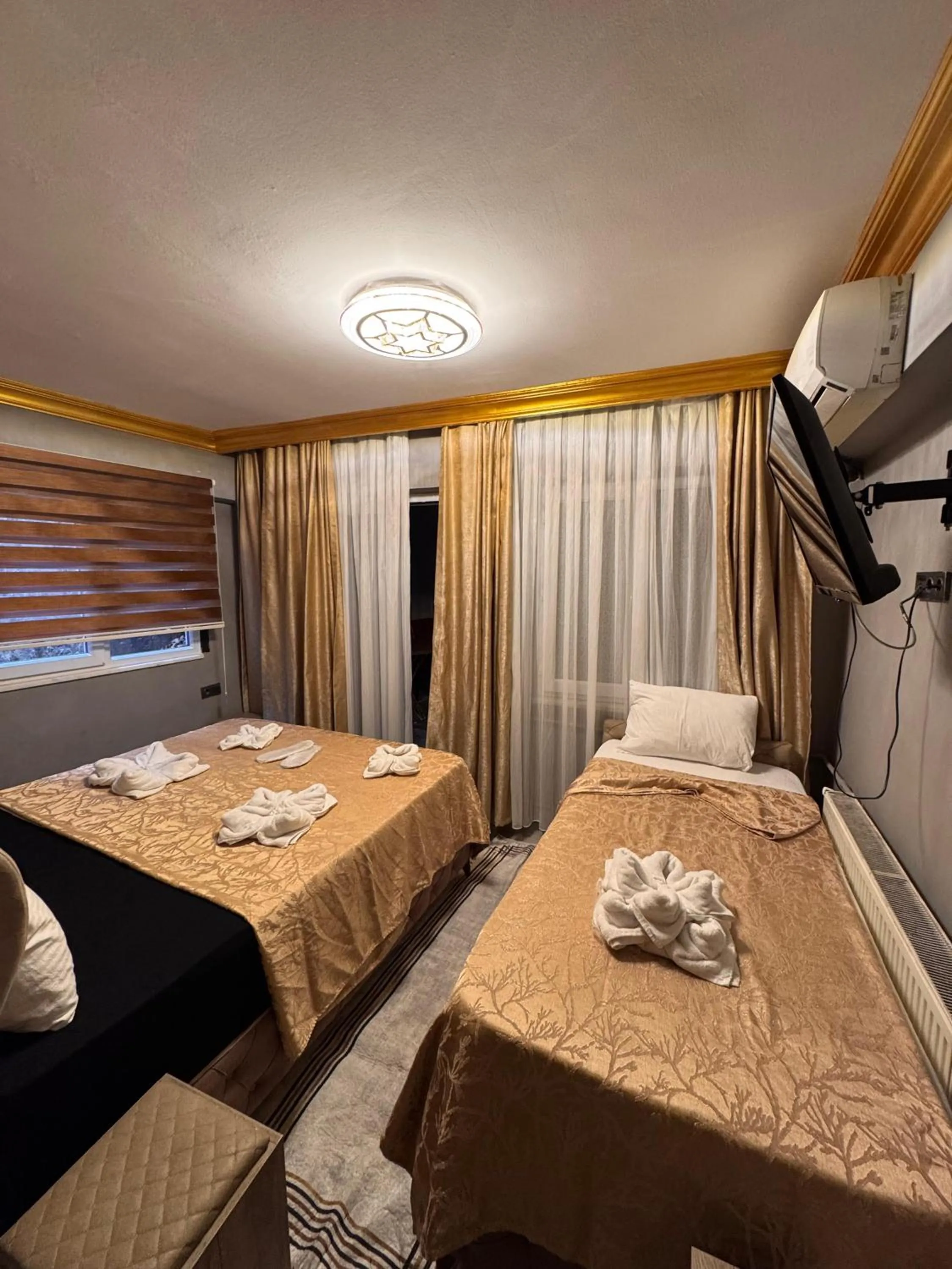 Bed in Gür Royal Suit Aparts