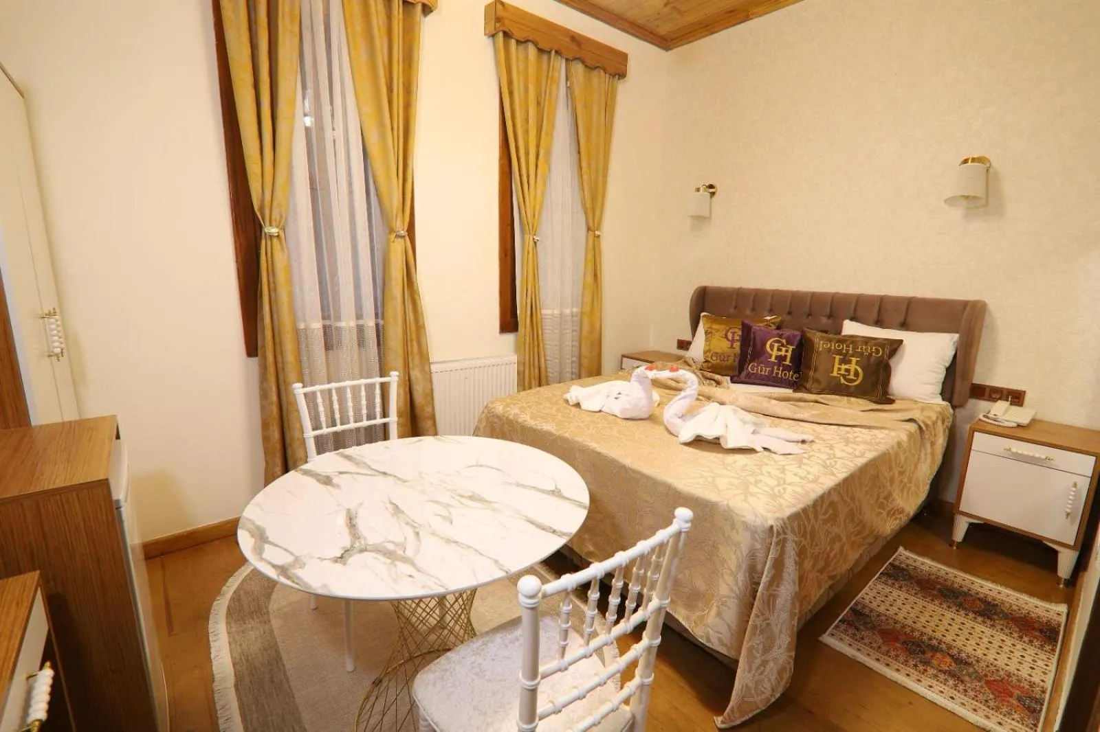 Bed in Gür Royal Suit Aparts