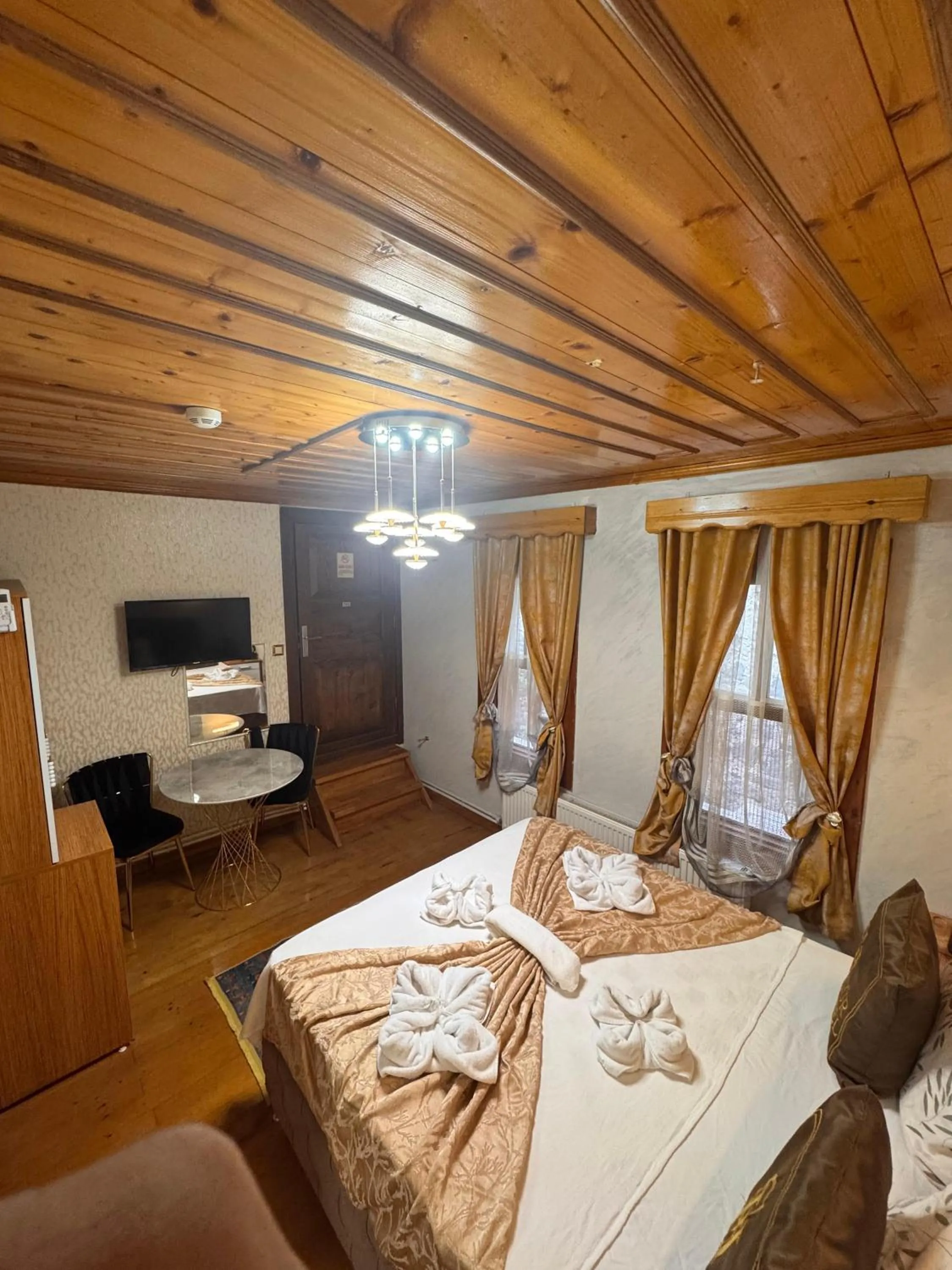 Communal lounge/ TV room in Gür Royal Suit Aparts