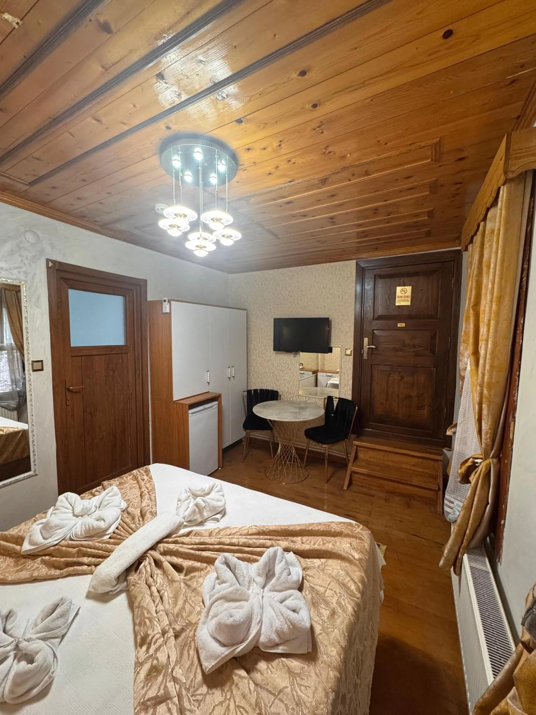 Bed in Gür Royal Suit Aparts