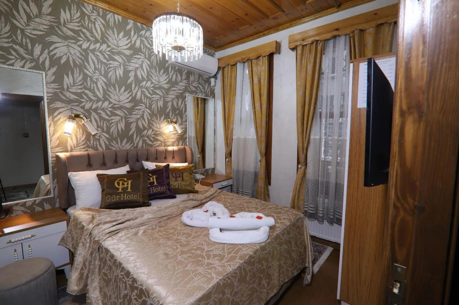 Bed in Gür Royal Suit Aparts