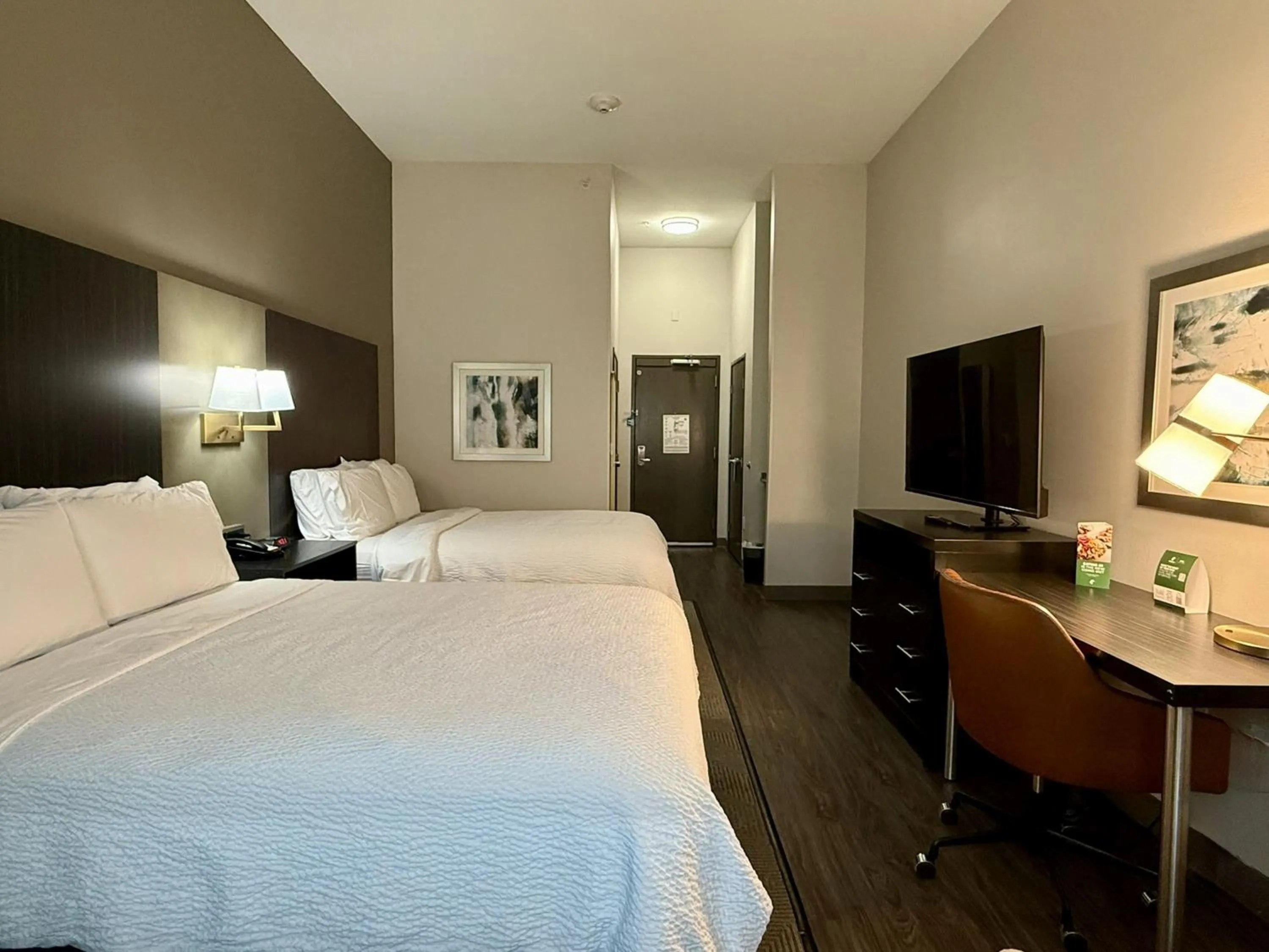 Bed in Holiday Inn Carlsbad/San Diego, an IHG Hotel