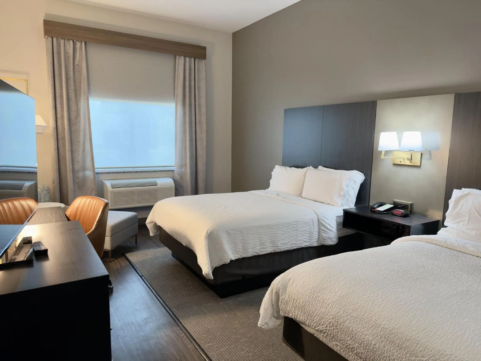 Photo of the whole room, Bed in Holiday Inn Carlsbad/San Diego, an IHG Hotel