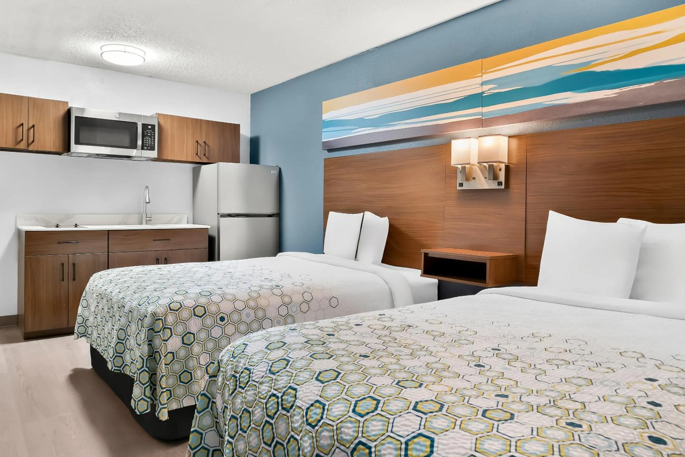 Photo of the whole room, Bed in HomeTowne Studios by Red Roof Auburn Hills