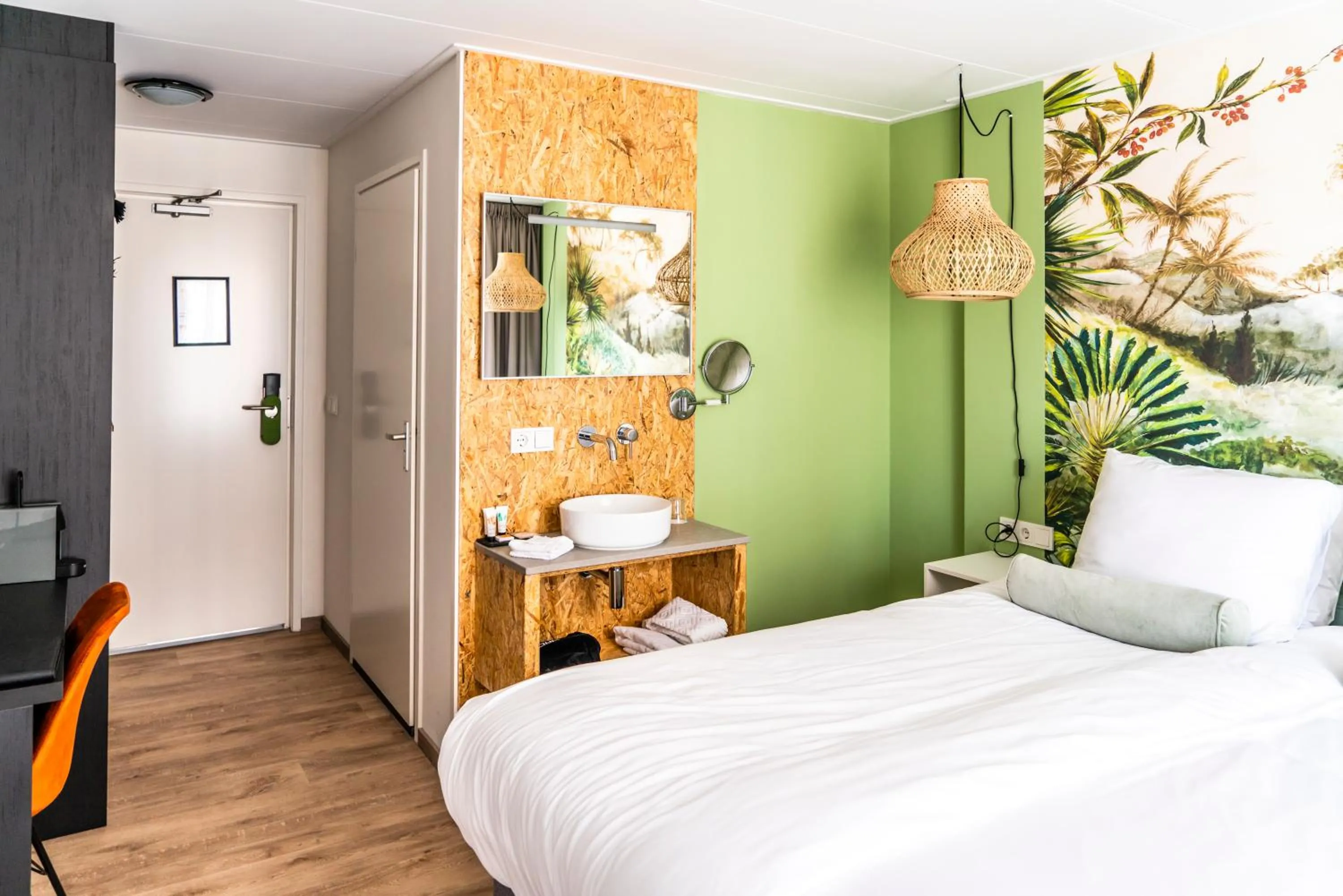 Photo of the whole room, Bed in Boutique Hotel Charley's