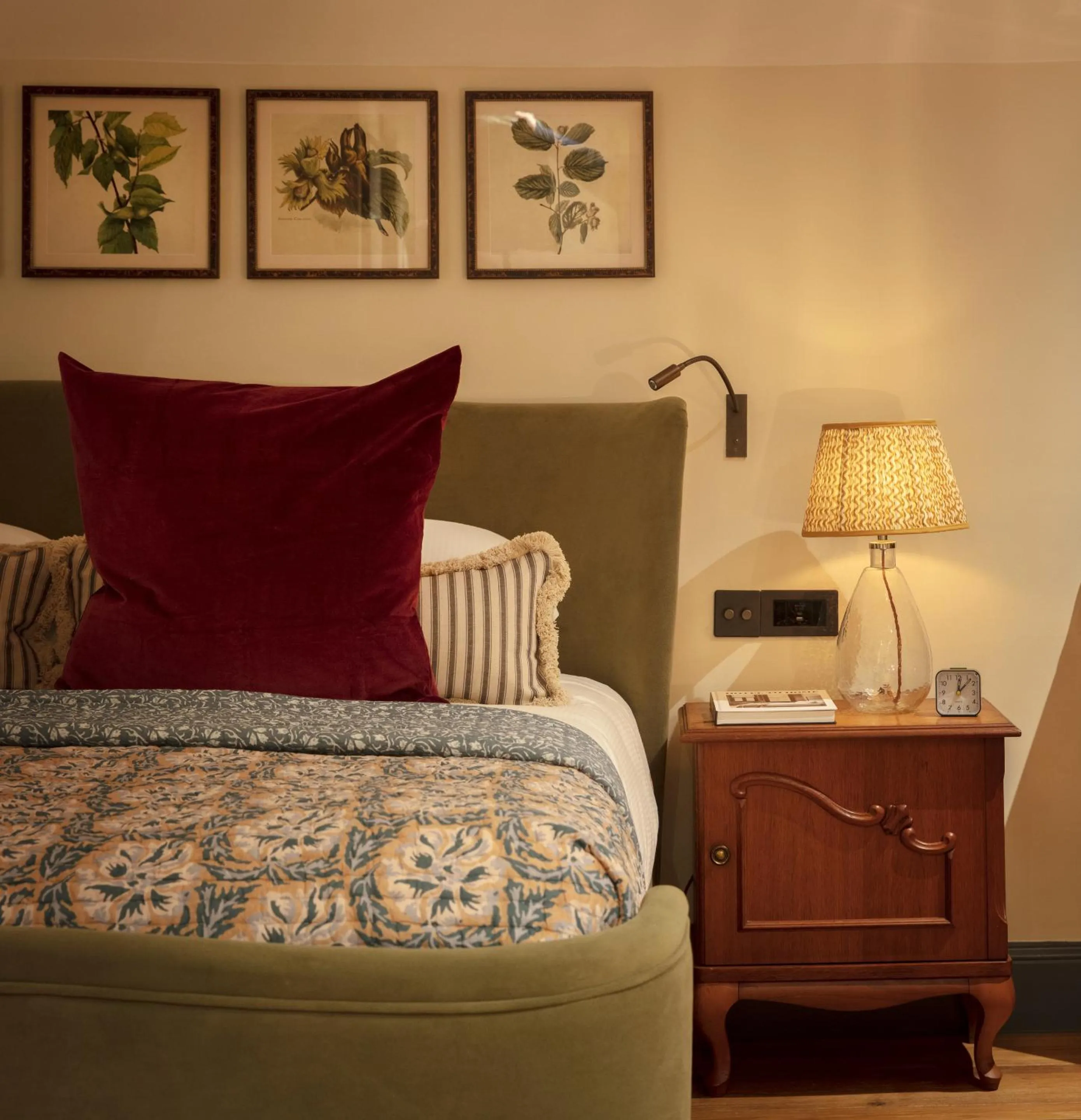 Bedroom, Bed in The Leicester Arms Country Inn