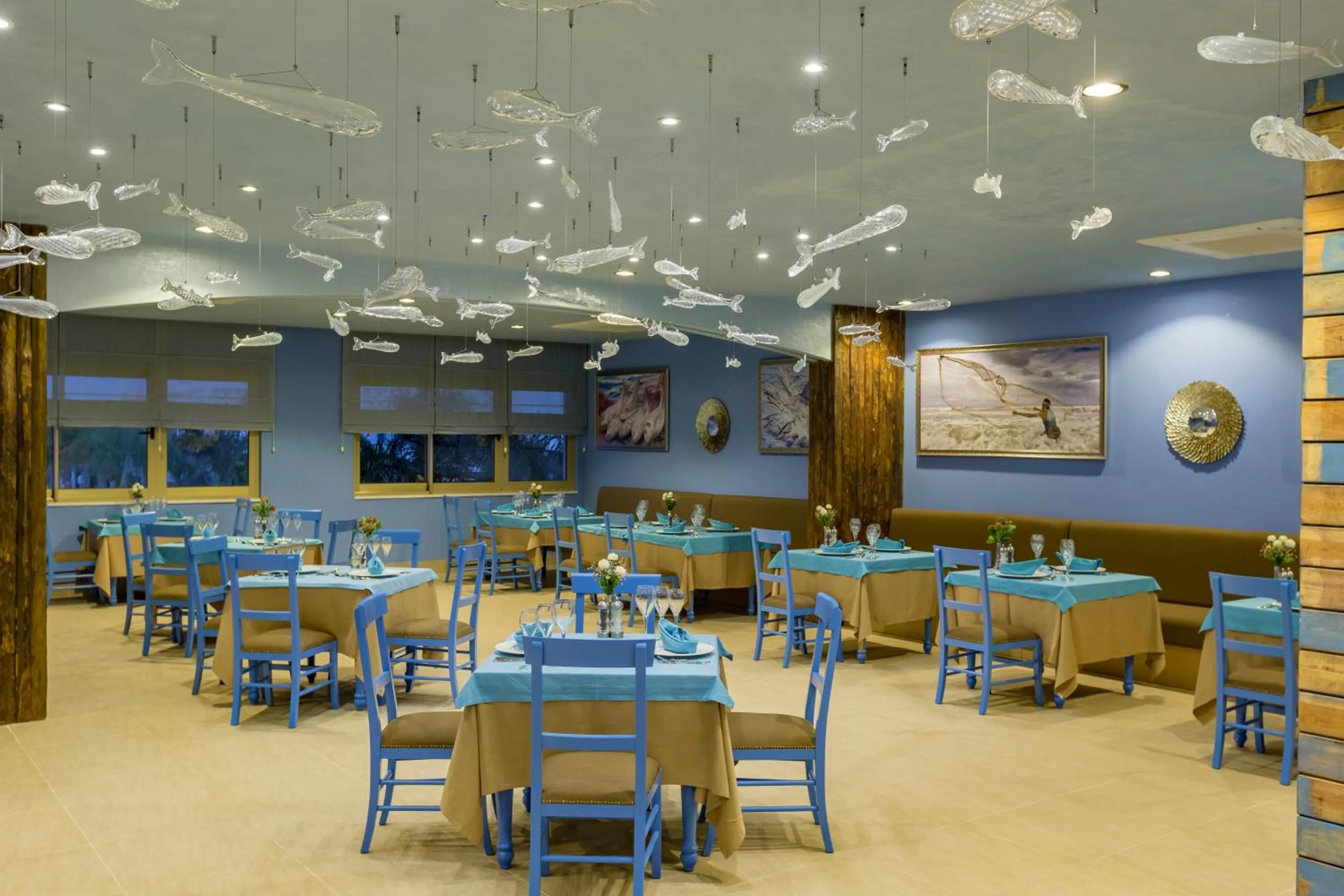 Restaurant/places to eat in Royal Taj Mahal Hotel