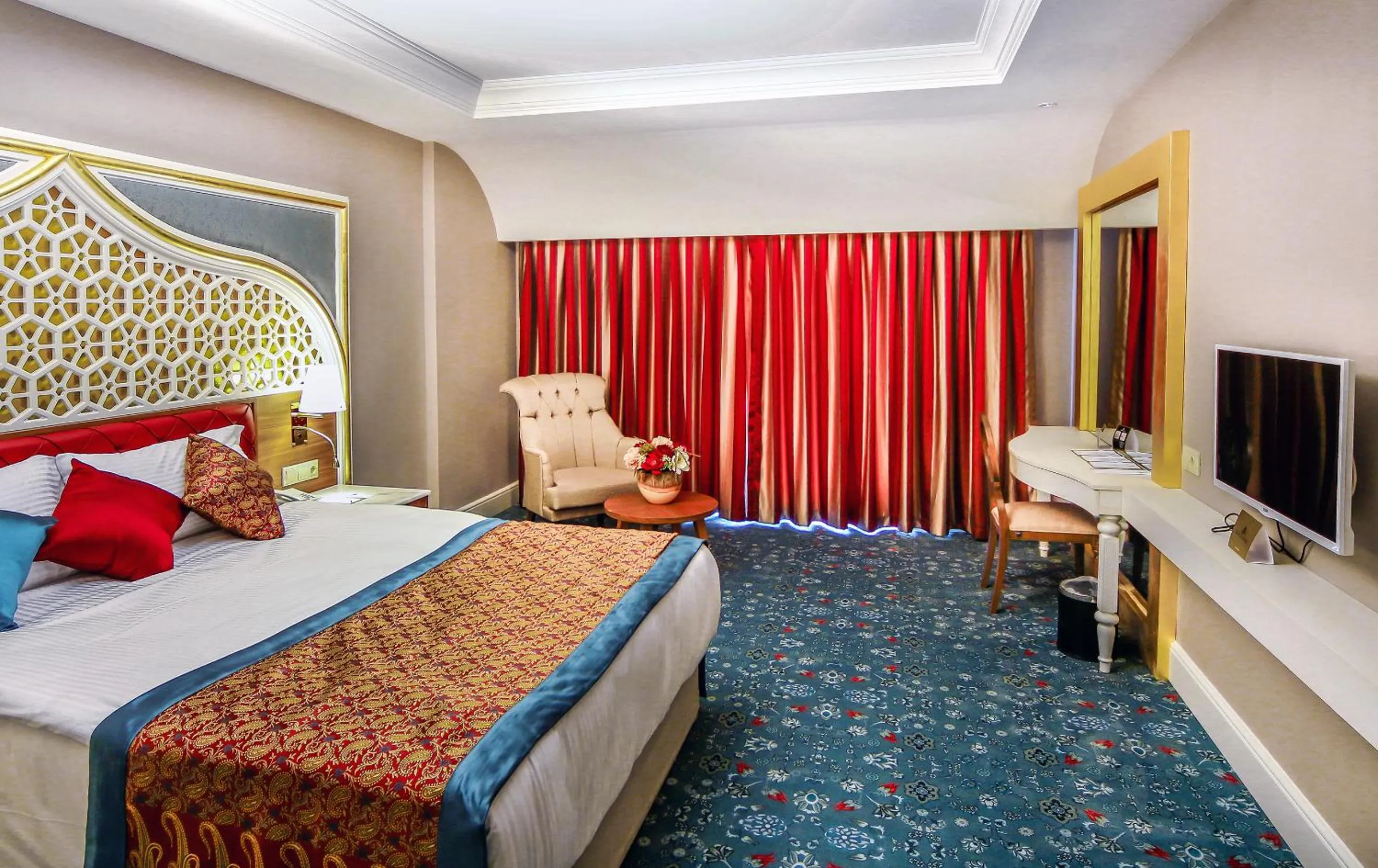 Other, Bed in Royal Taj Mahal Hotel