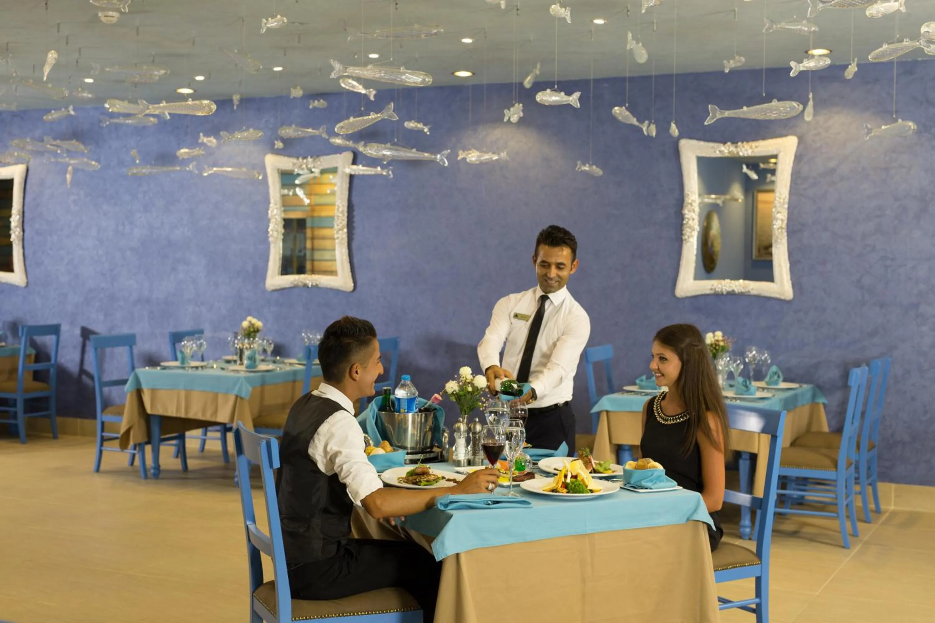 Restaurant/places to eat in Royal Taj Mahal Hotel