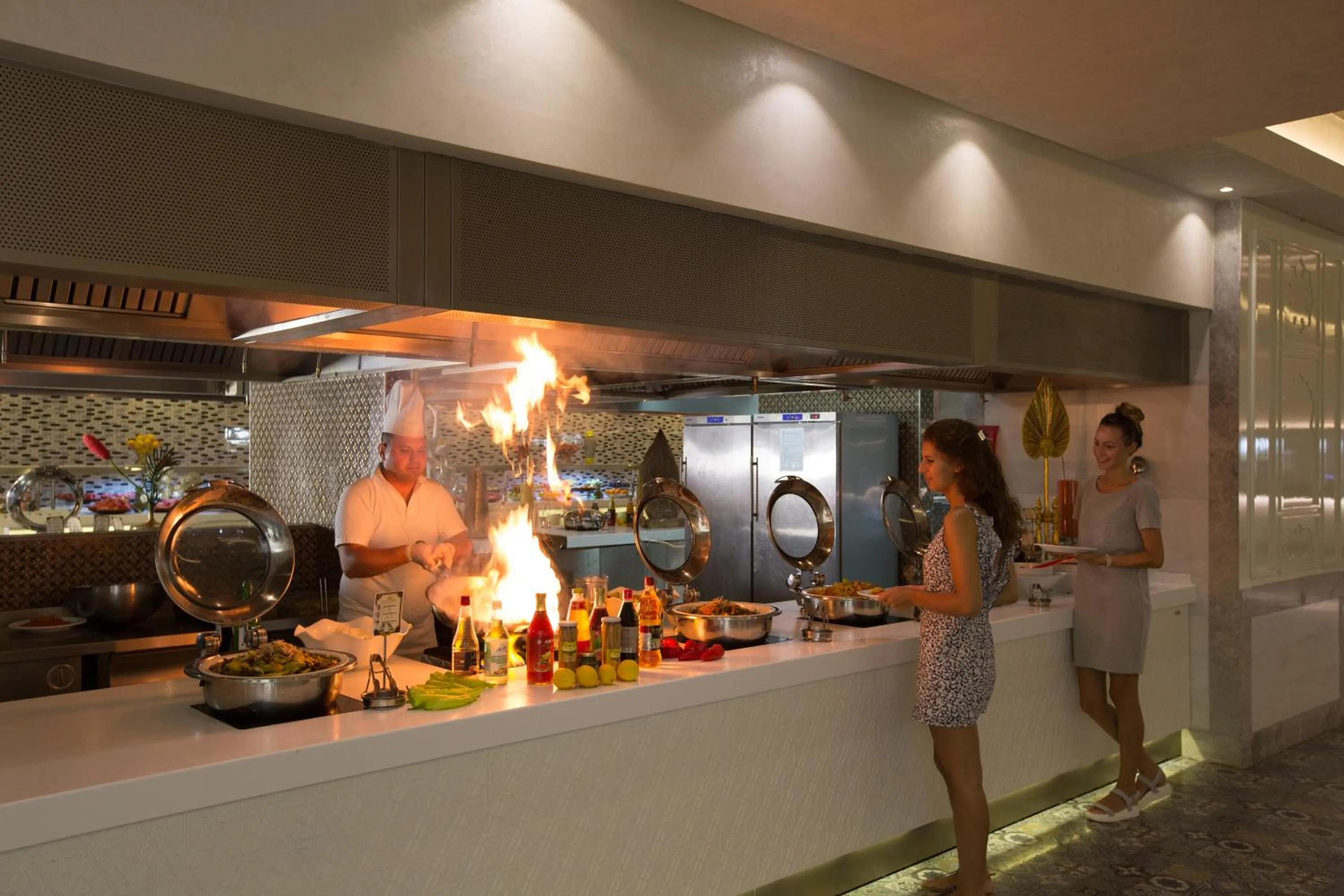 Restaurant/places to eat in Royal Taj Mahal Hotel