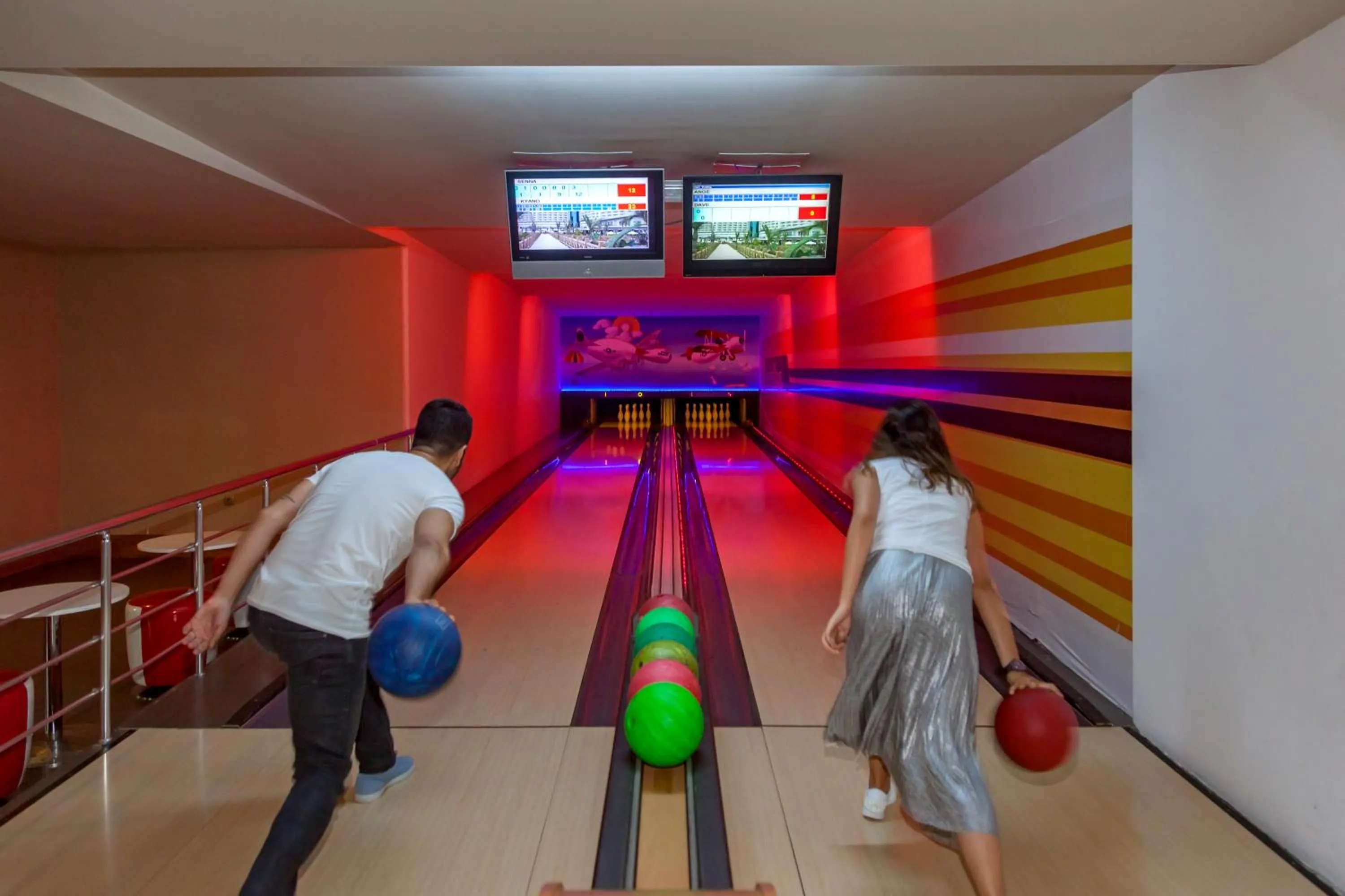 Bowling in Royal Taj Mahal Hotel