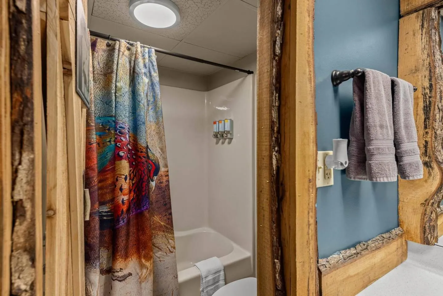 Stonegate Lodge - Pool & Firepits Room #208