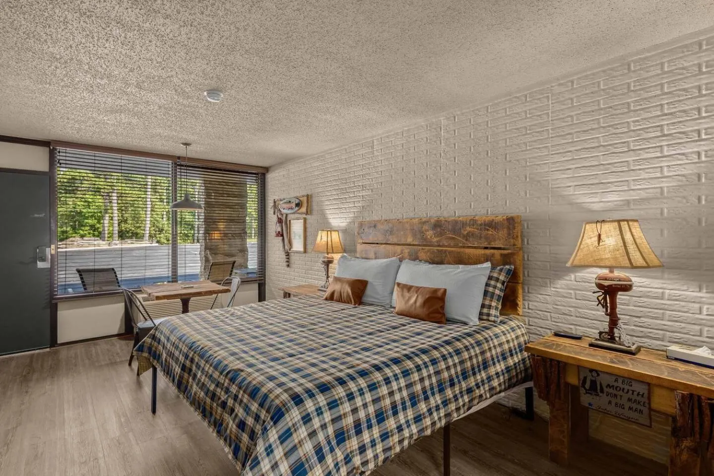 Stonegate Lodge - Pool & Firepits Room #208