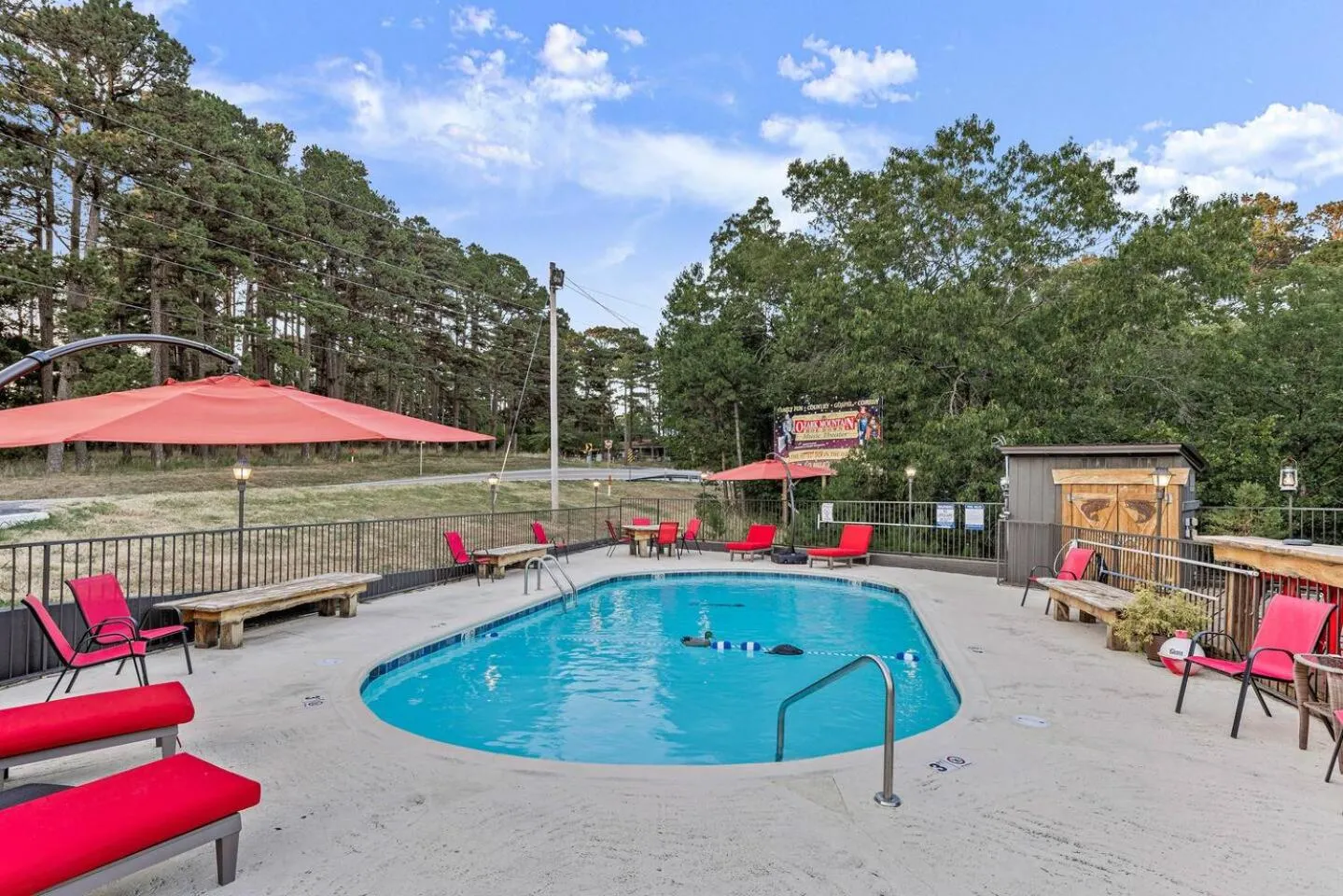 Stonegate Lodge - Pool & Firepits Room #208