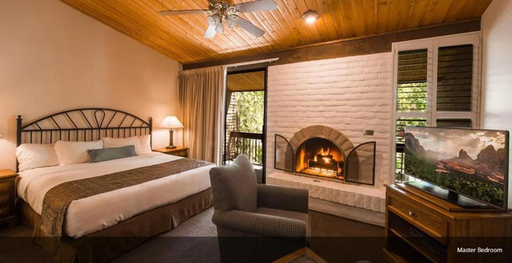 TV and multimedia, Bed in Arroyo Roble Resort at Oak Creek