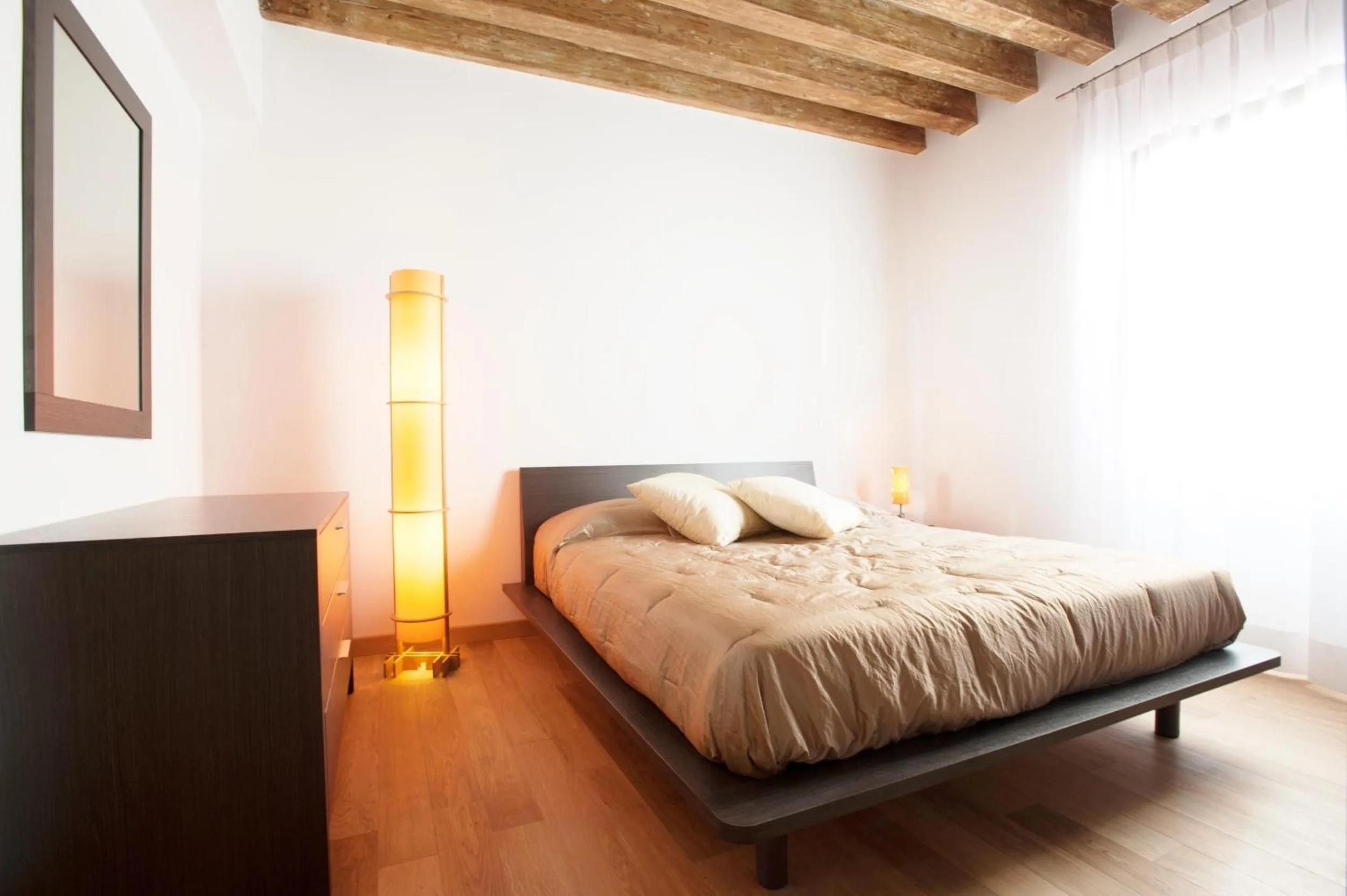 Day, Bed in The Lion's House APT2