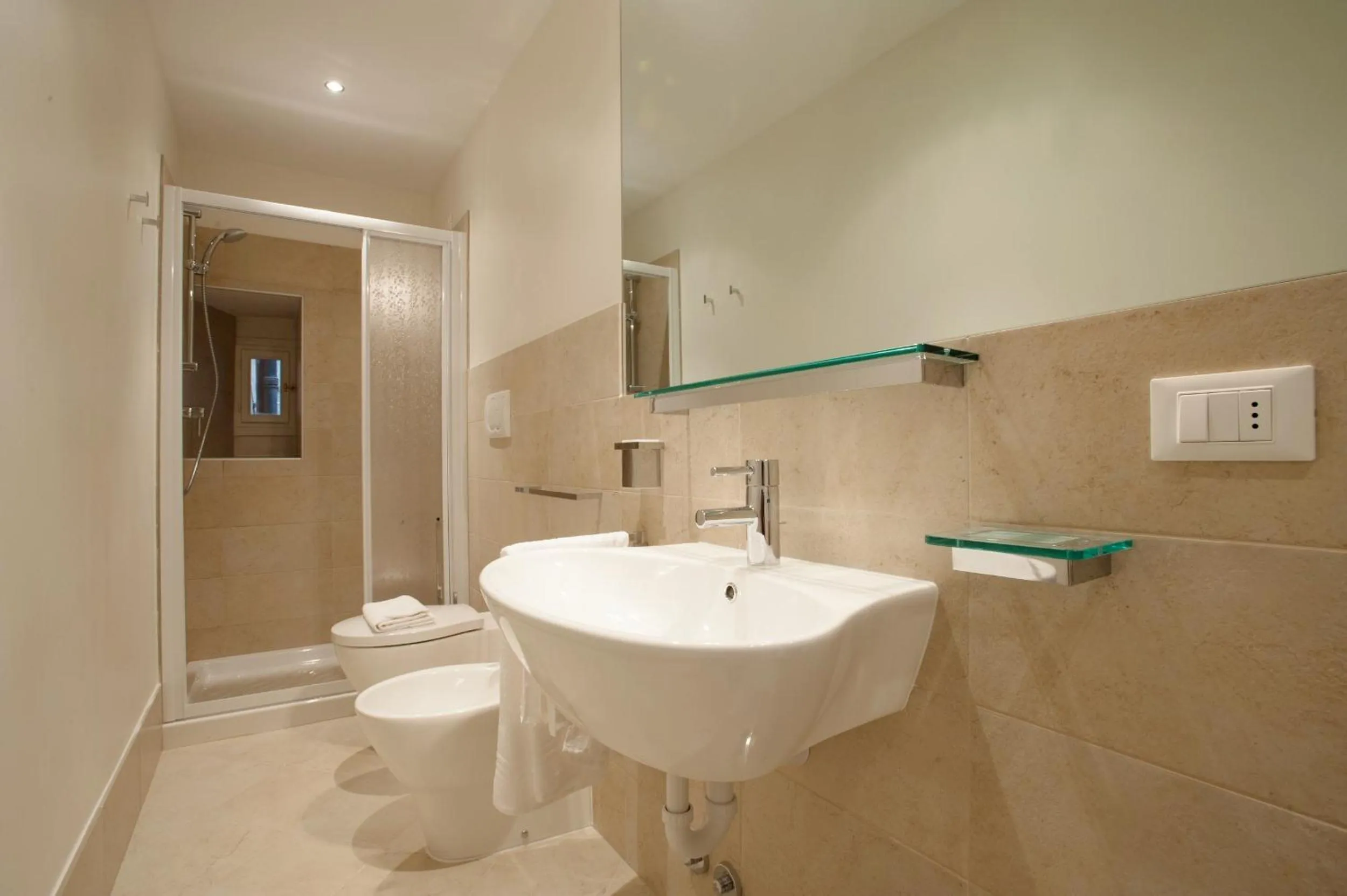 Bathroom in The Lion's House APT2