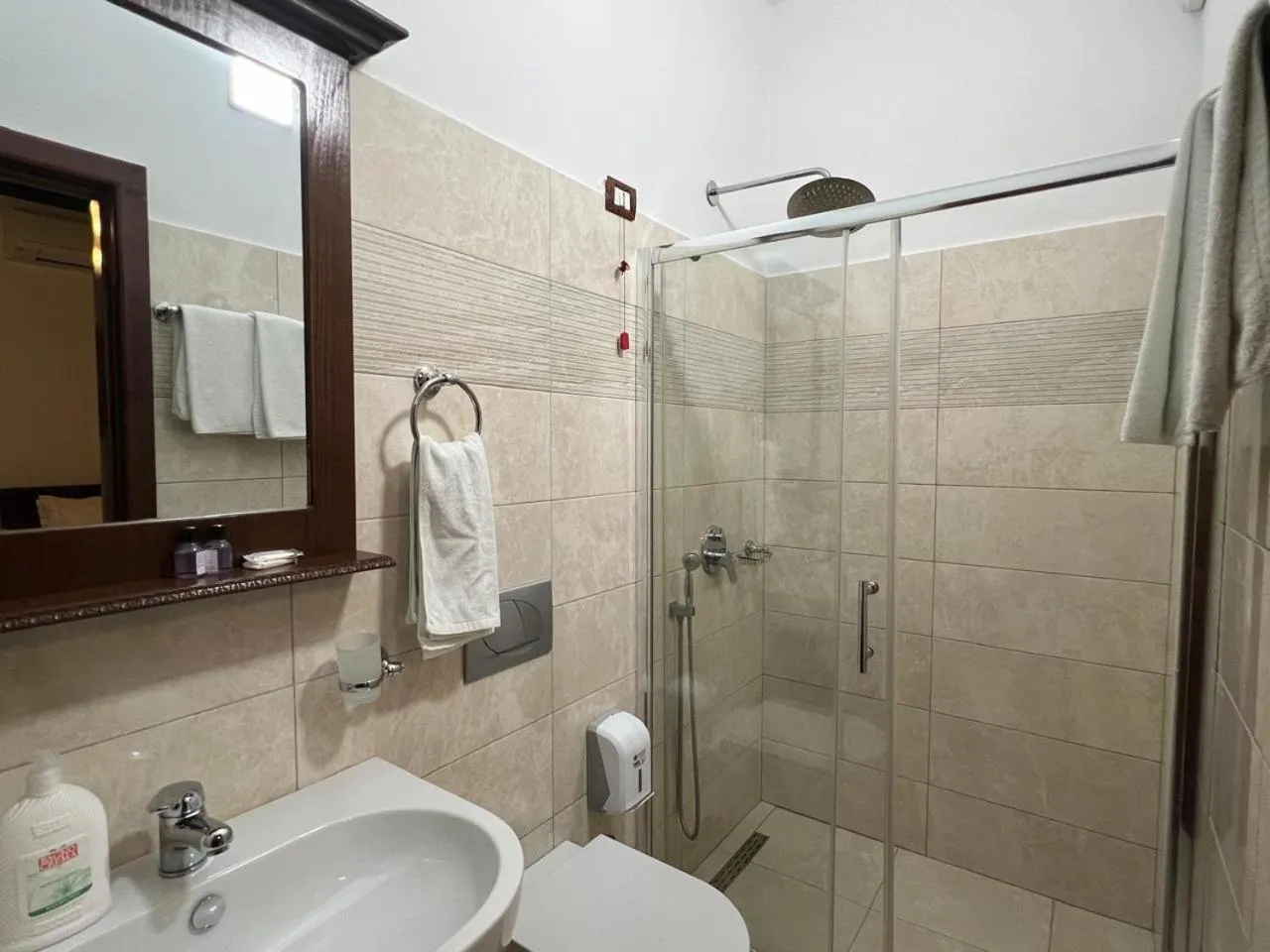 Shower in Hotel Kaceli