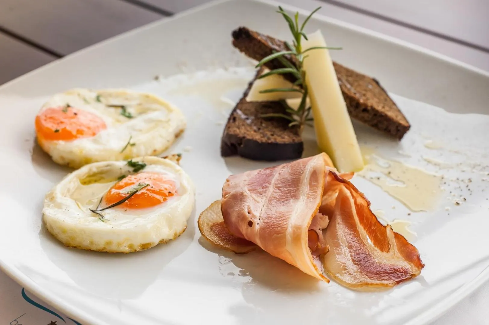 Food and drinks in Aktaia Boutique Hotel