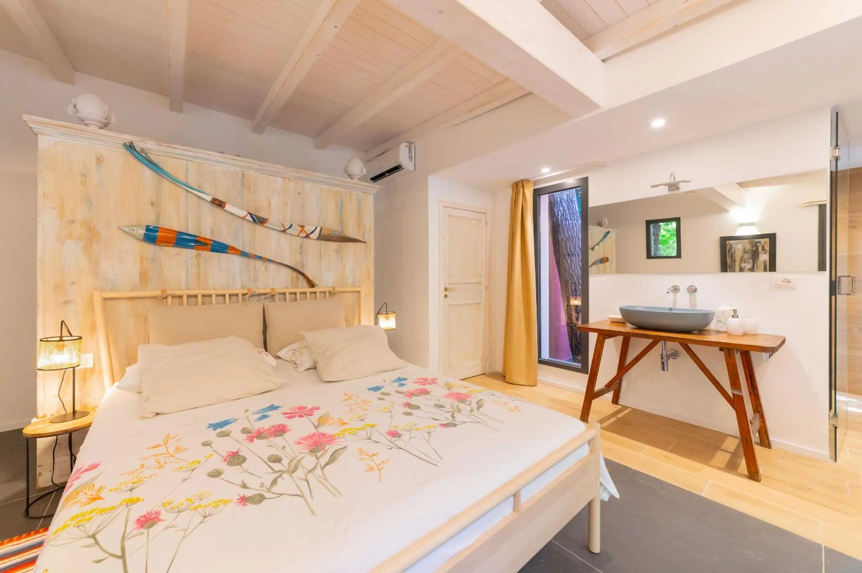 Photo of the whole room, Bed in Etna Botanic Garden