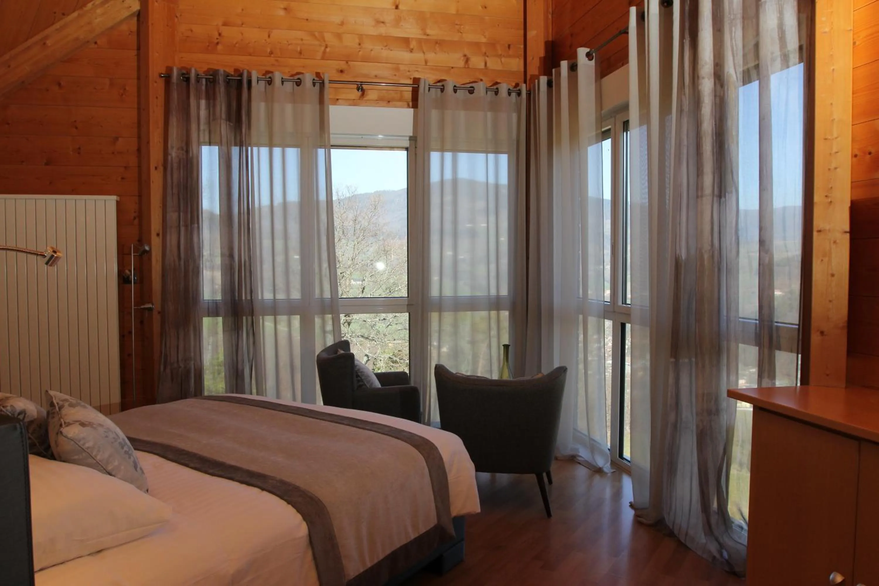 Bedroom in Hôtel Restaurant Les Alisiers