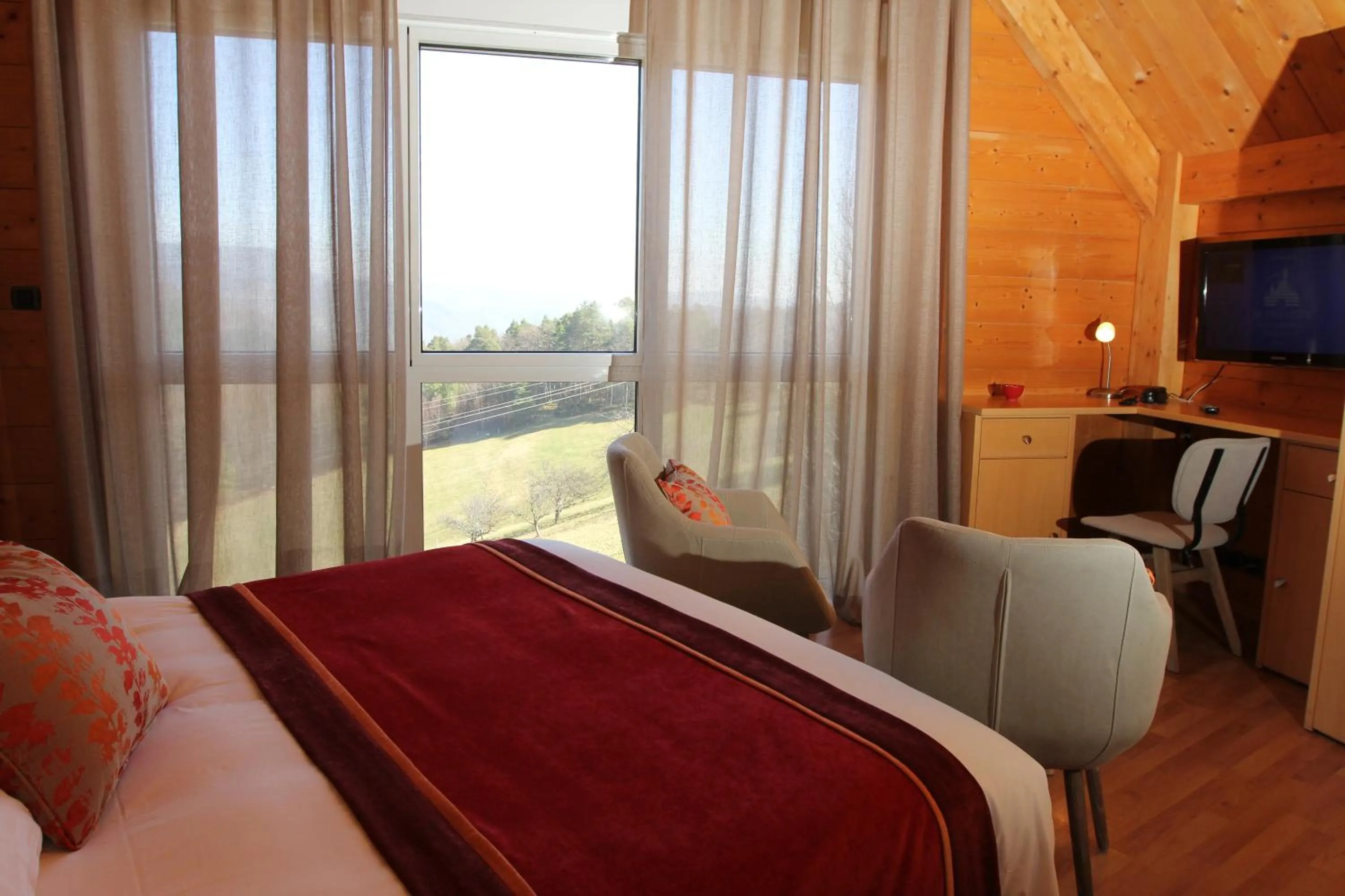 Bedroom in Hôtel Restaurant Les Alisiers