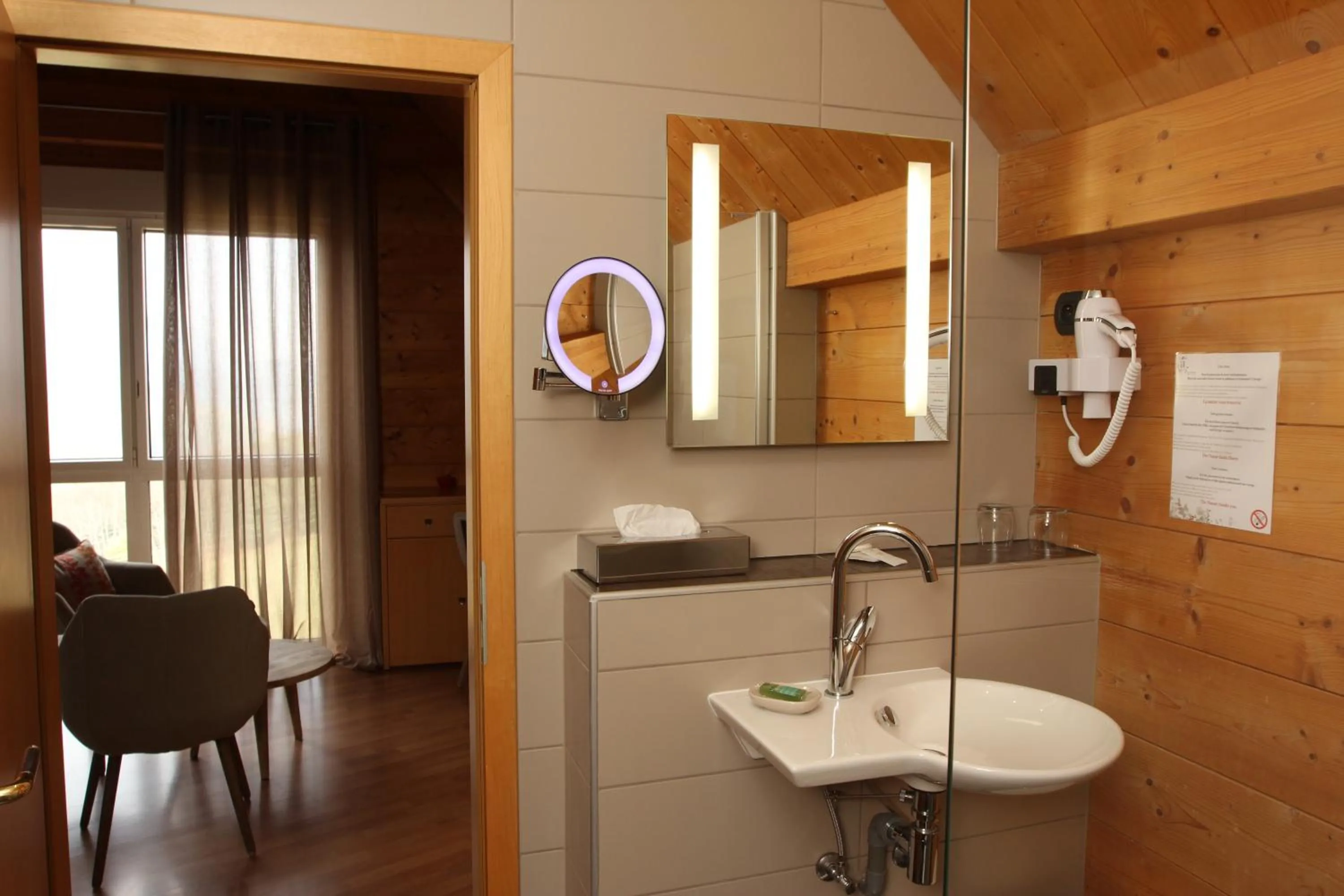 Bedroom in Hôtel Restaurant Les Alisiers