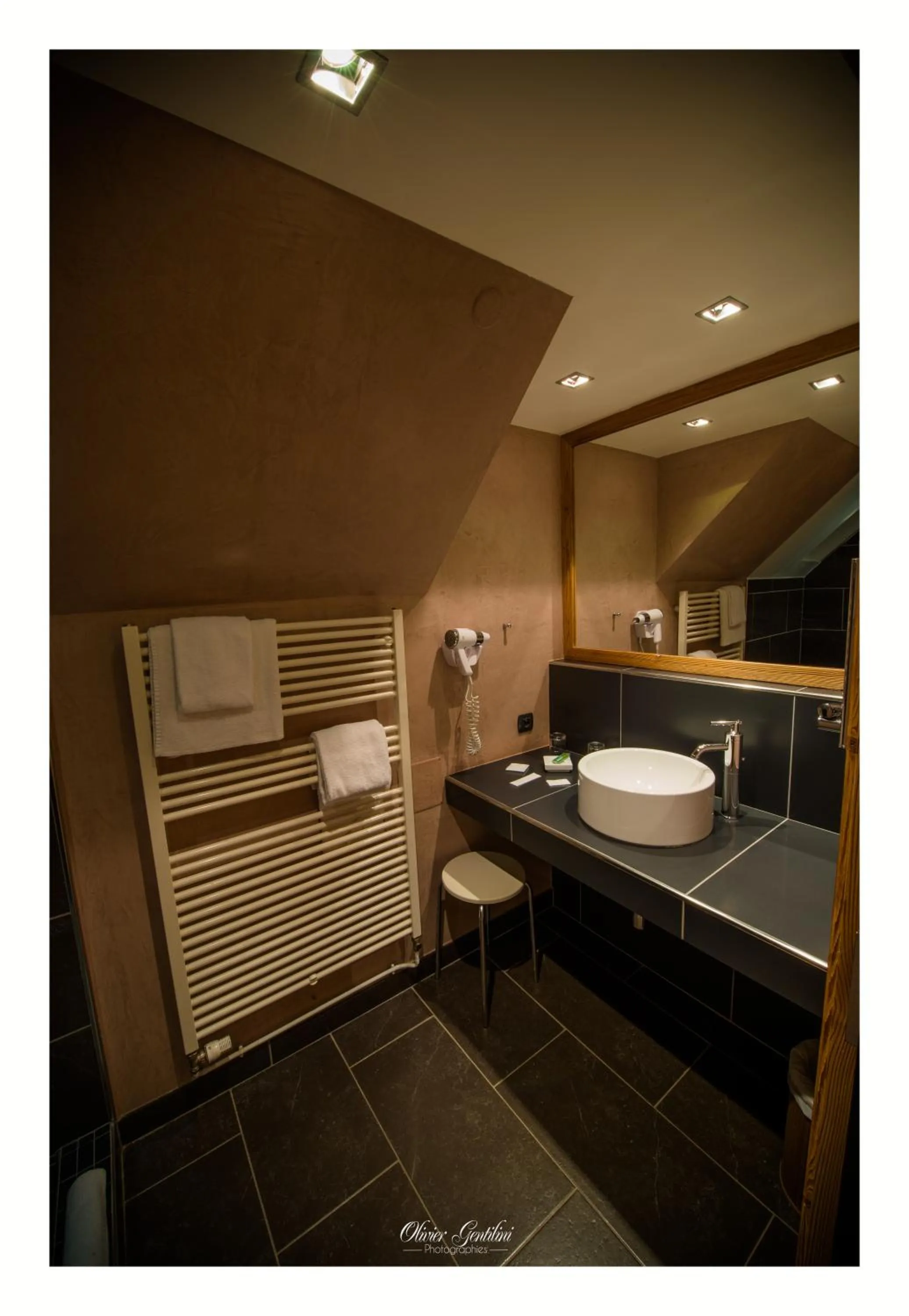 Bathroom in Hôtel Restaurant Les Alisiers