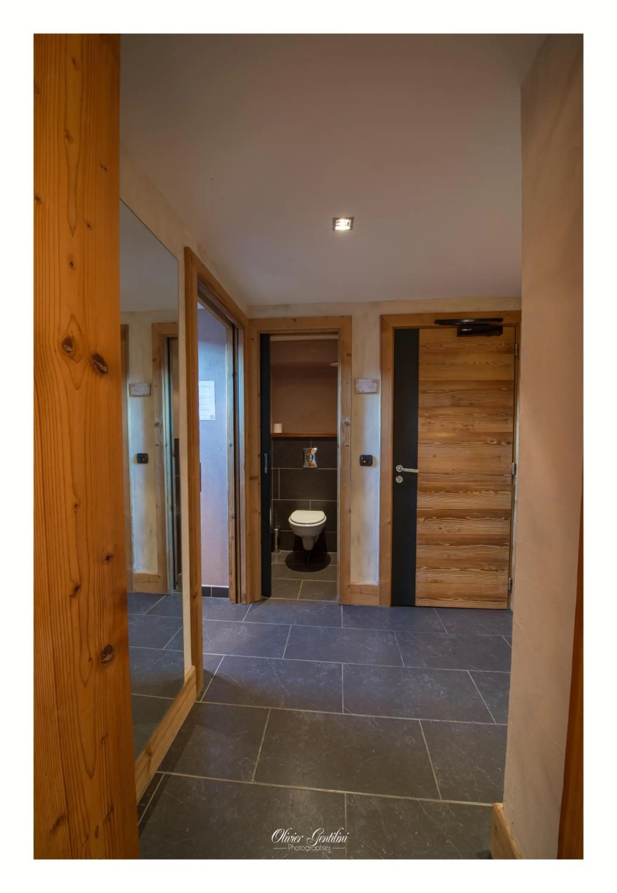 Toilet in Hôtel Restaurant Les Alisiers