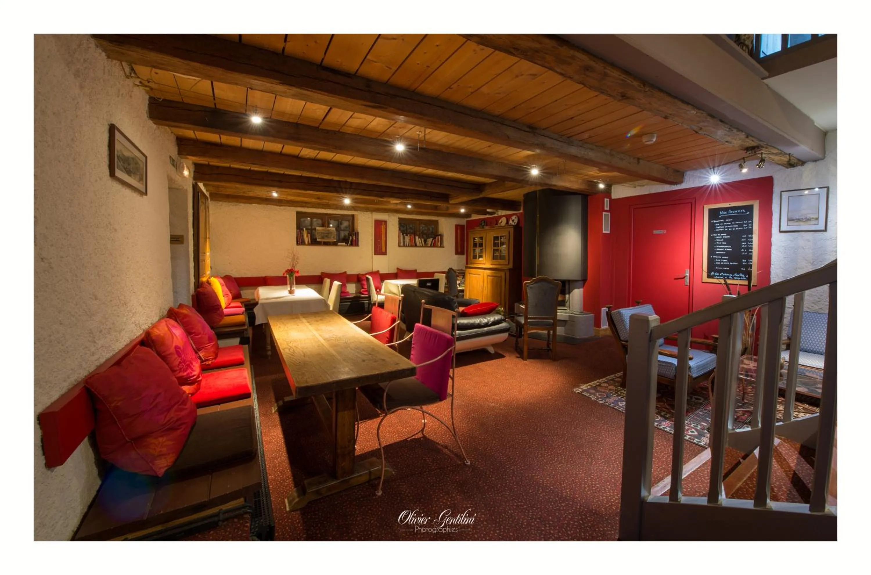 Communal lounge/ TV room in Hôtel Restaurant Les Alisiers