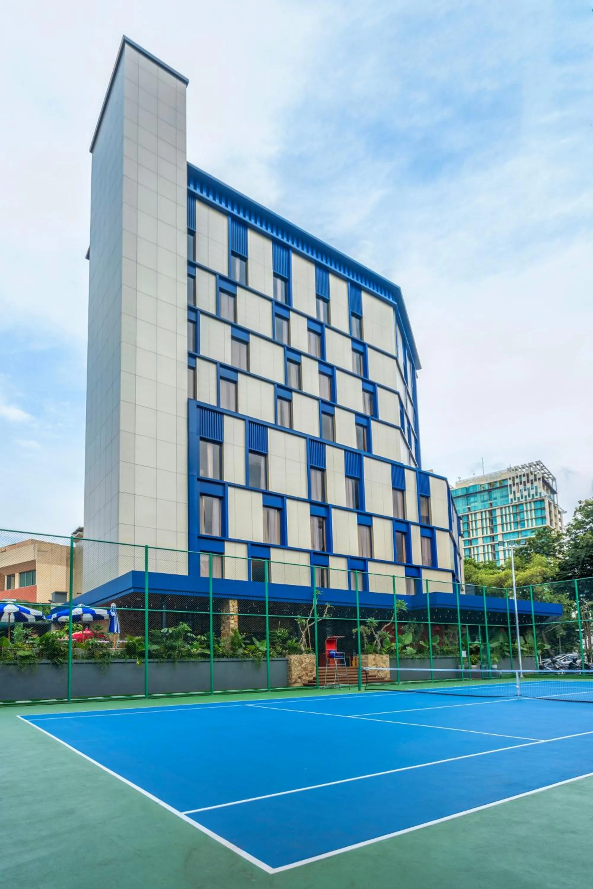 Tennis court in Ashley Tugu Tani Menteng