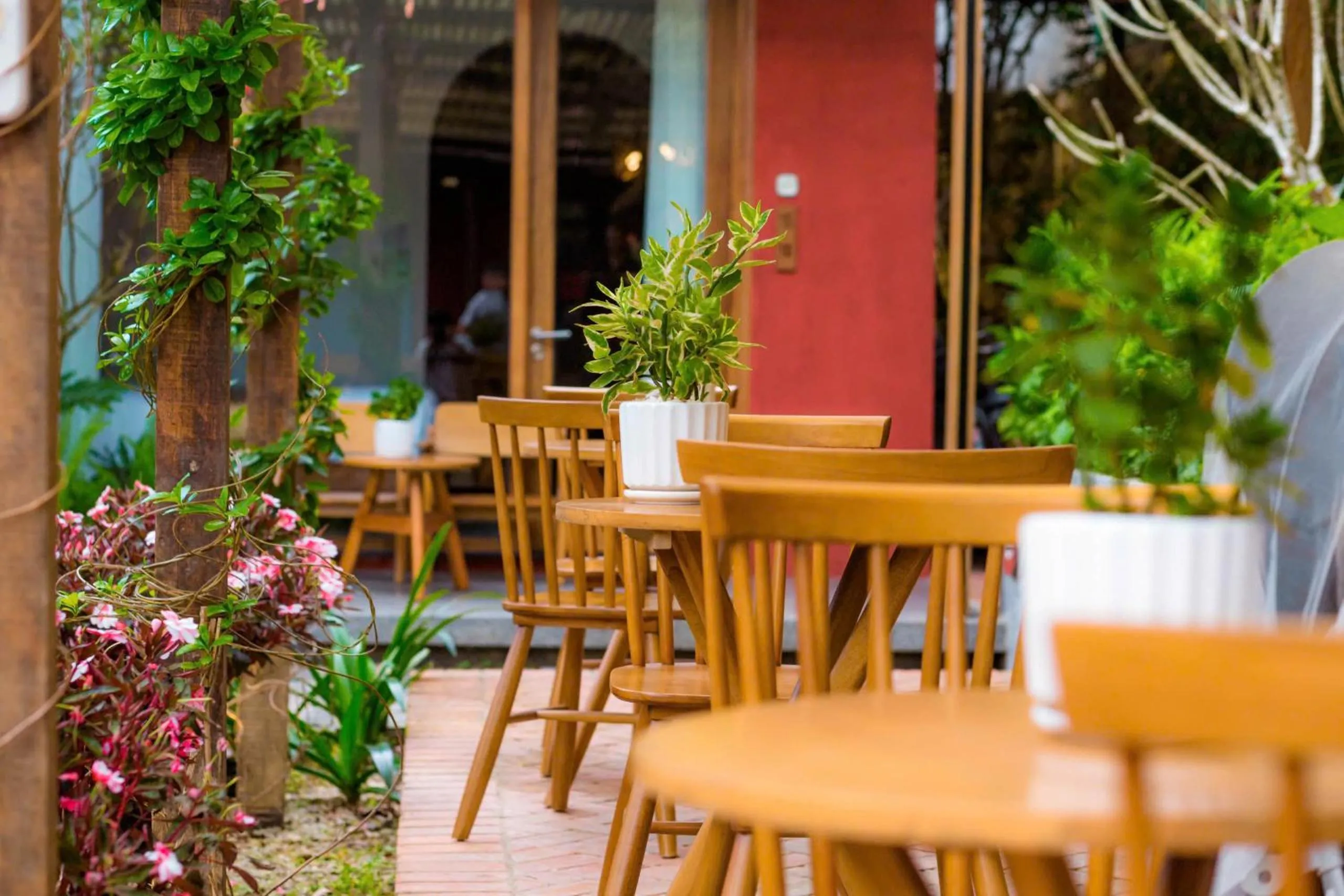 Restaurant/places to eat in TRUONG PHU HOUSE - HOTEL & APARTMENT