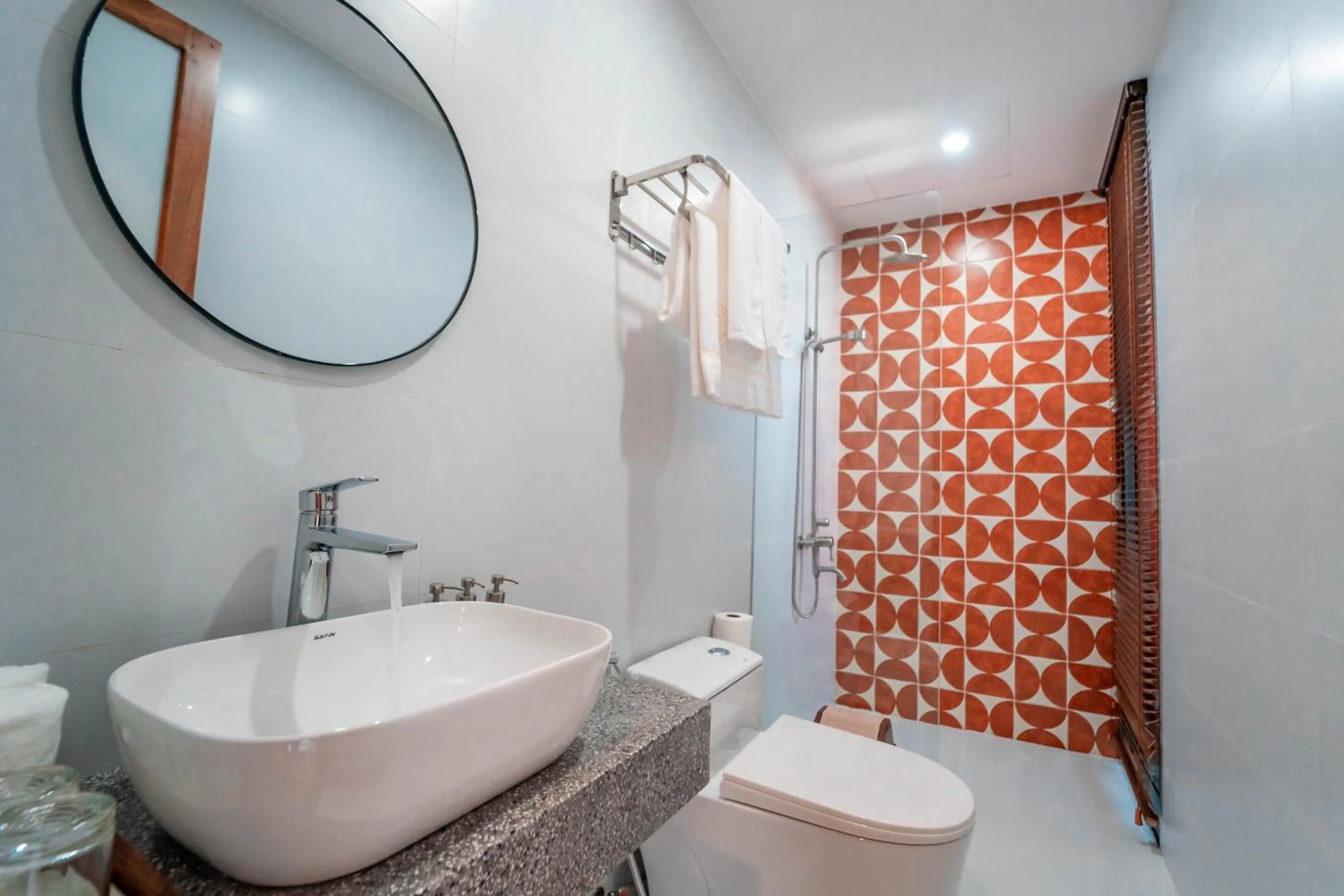 Shower in TRUONG PHU HOUSE - HOTEL & APARTMENT