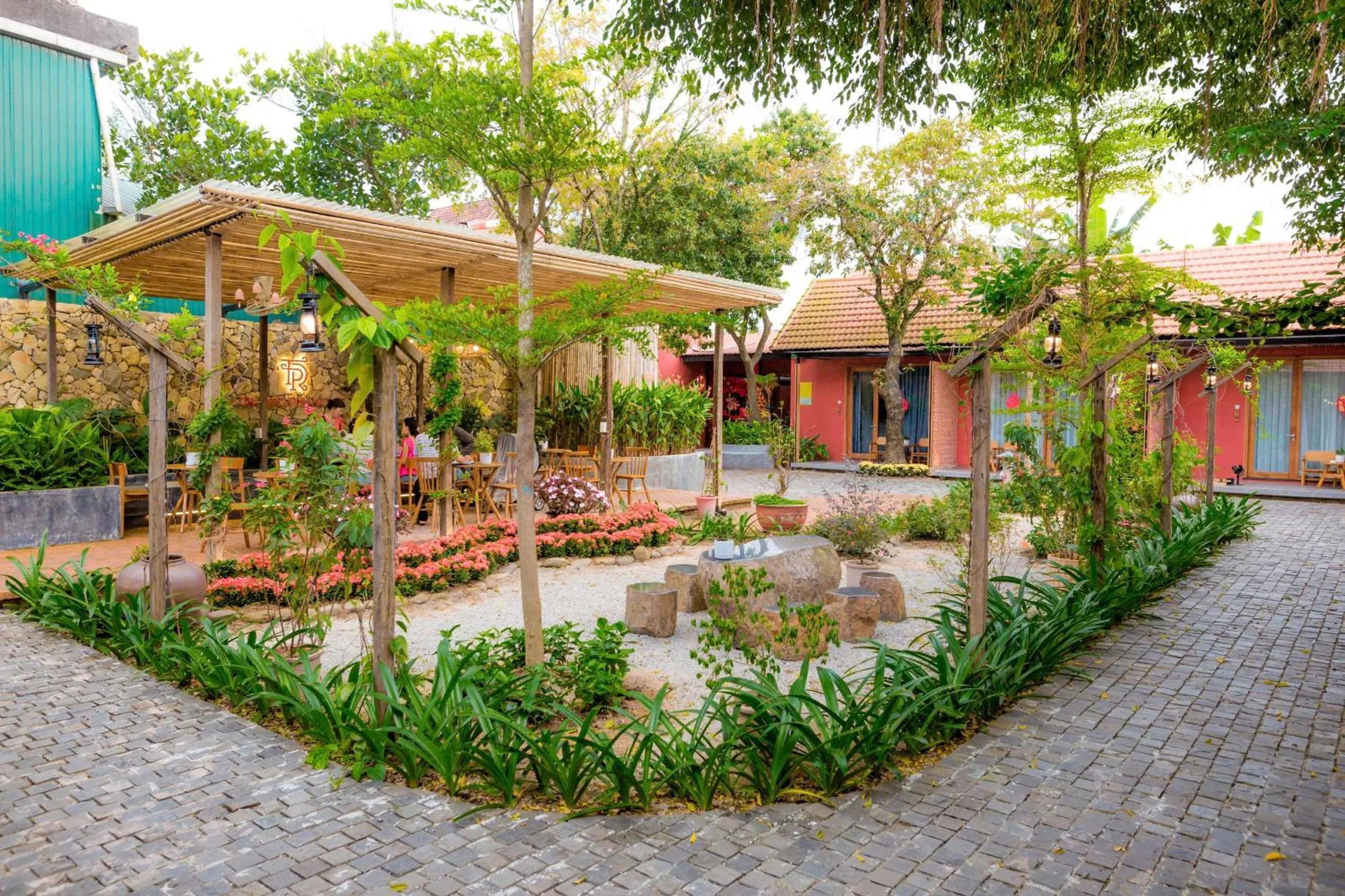 Garden in TRUONG PHU HOUSE - HOTEL & APARTMENT
