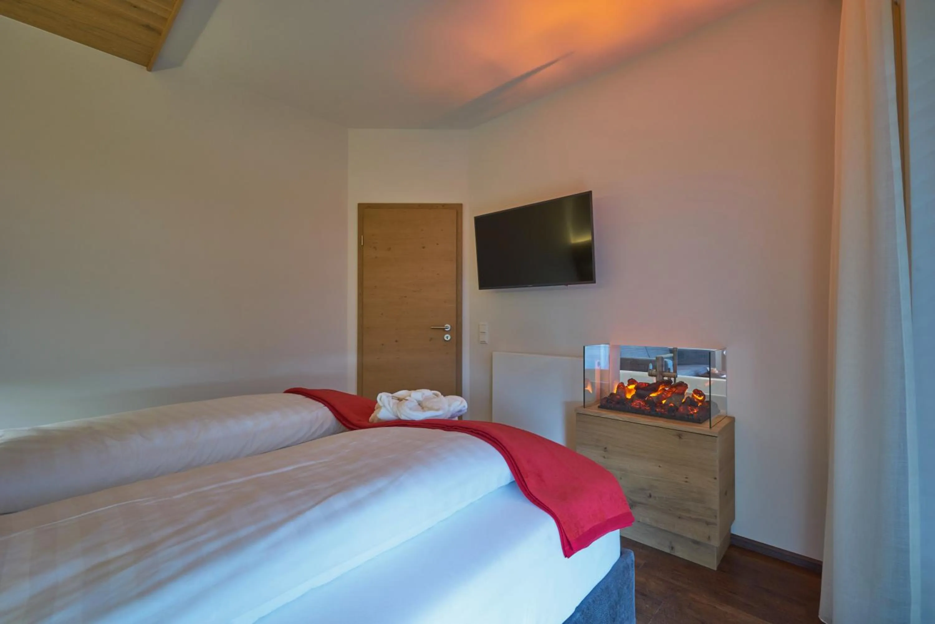 TV and multimedia, Bed in Wellnesshotel Zum Koch