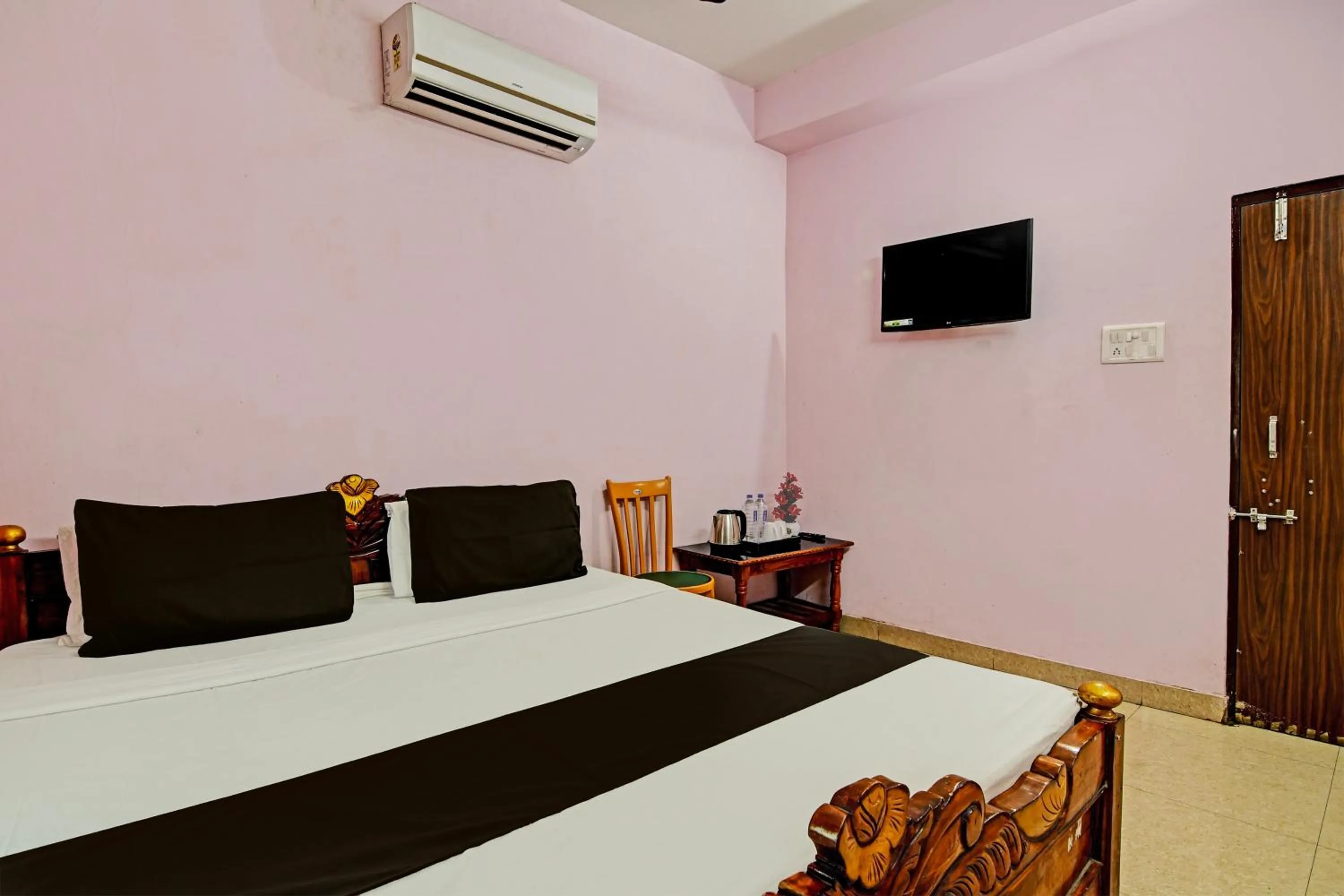 Bedroom, Bed in Hotel O Mahalaxmi lodge