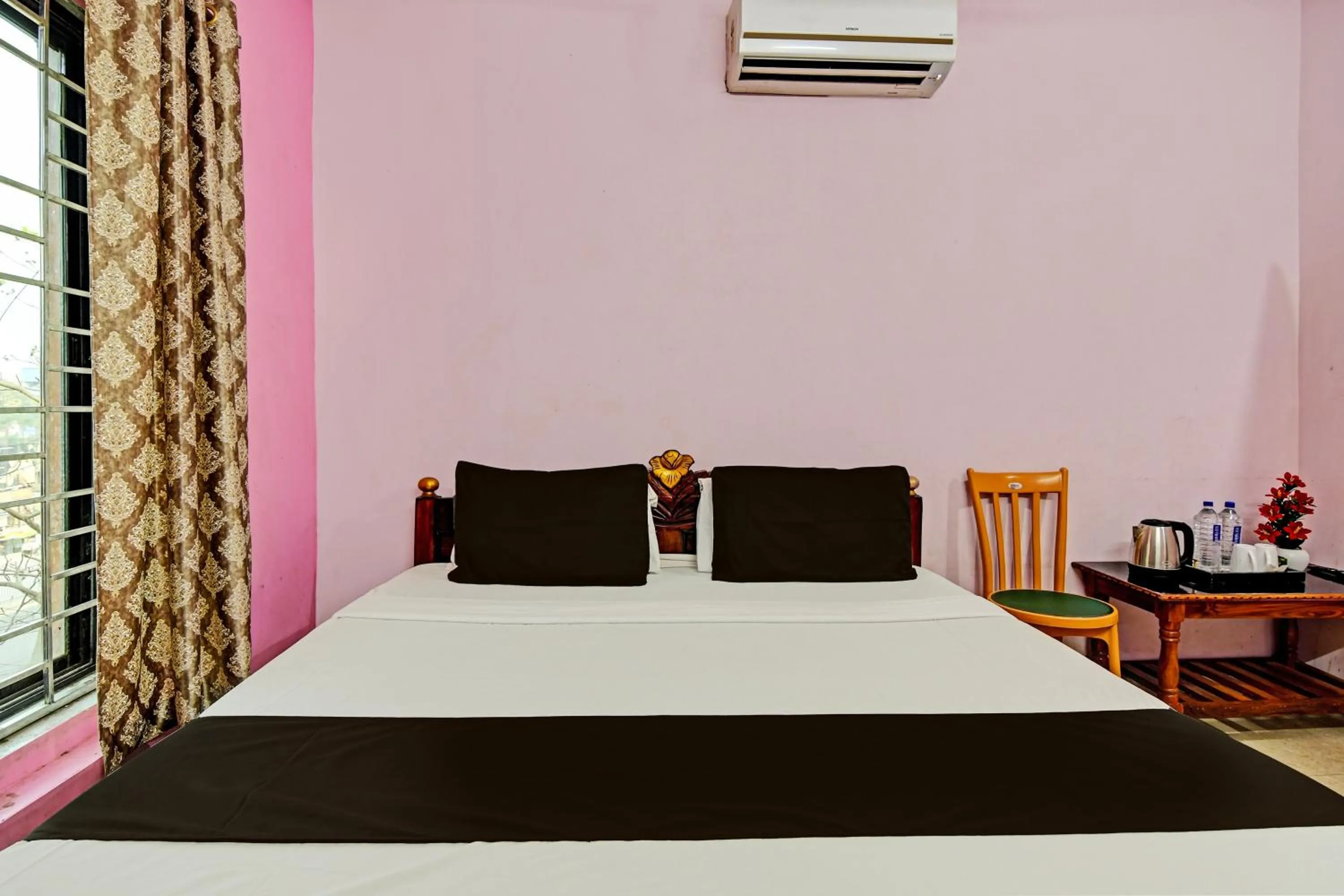 Bedroom, Bed in Hotel O Mahalaxmi lodge