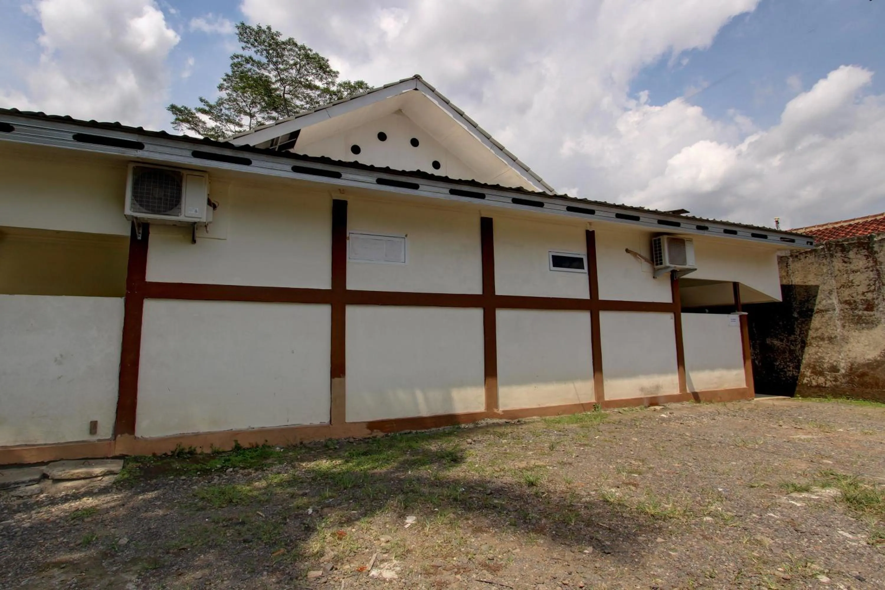 Facade/entrance in Hotel O Juan Kostel 2