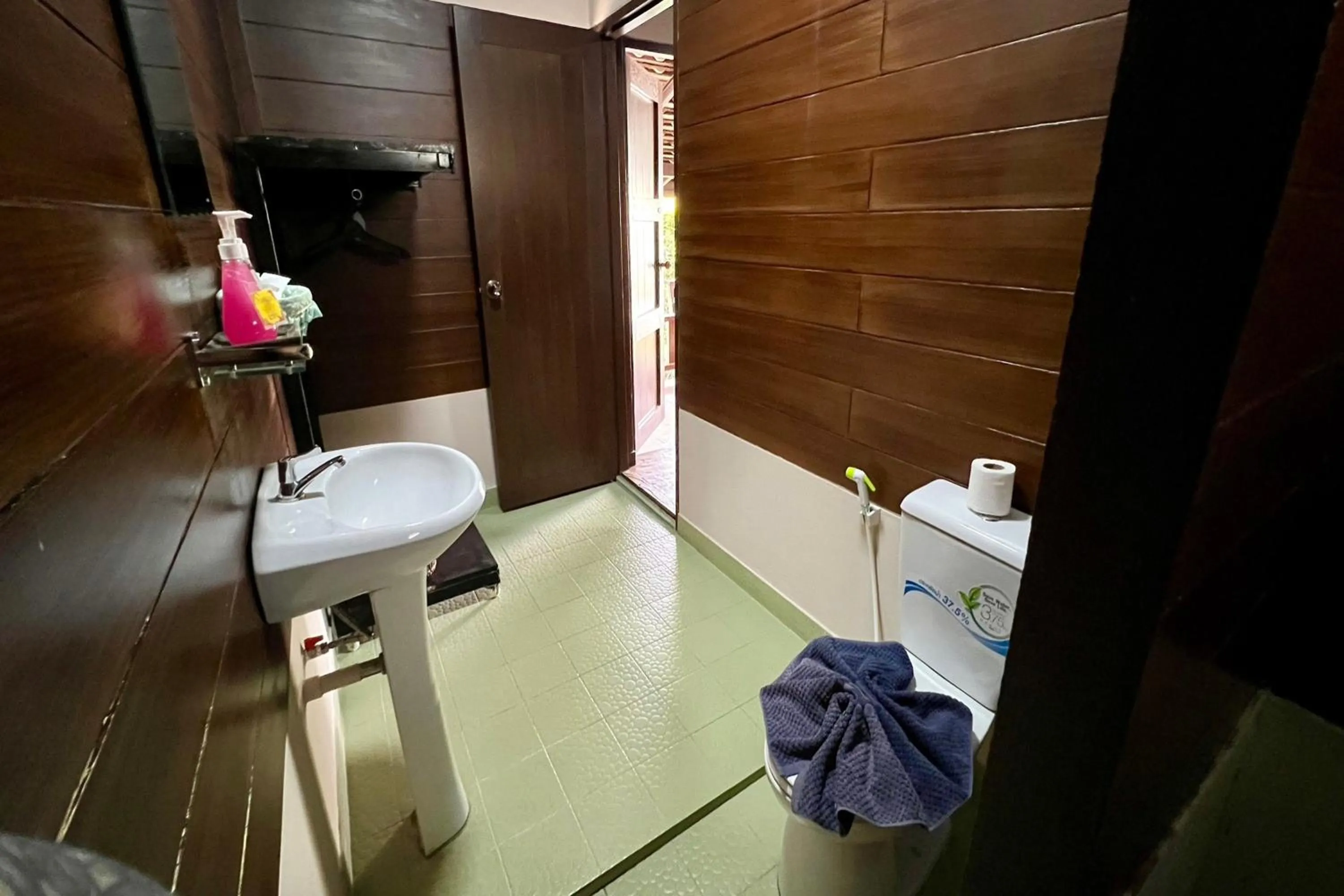 Bathroom in Huen Pak Mon Chantra