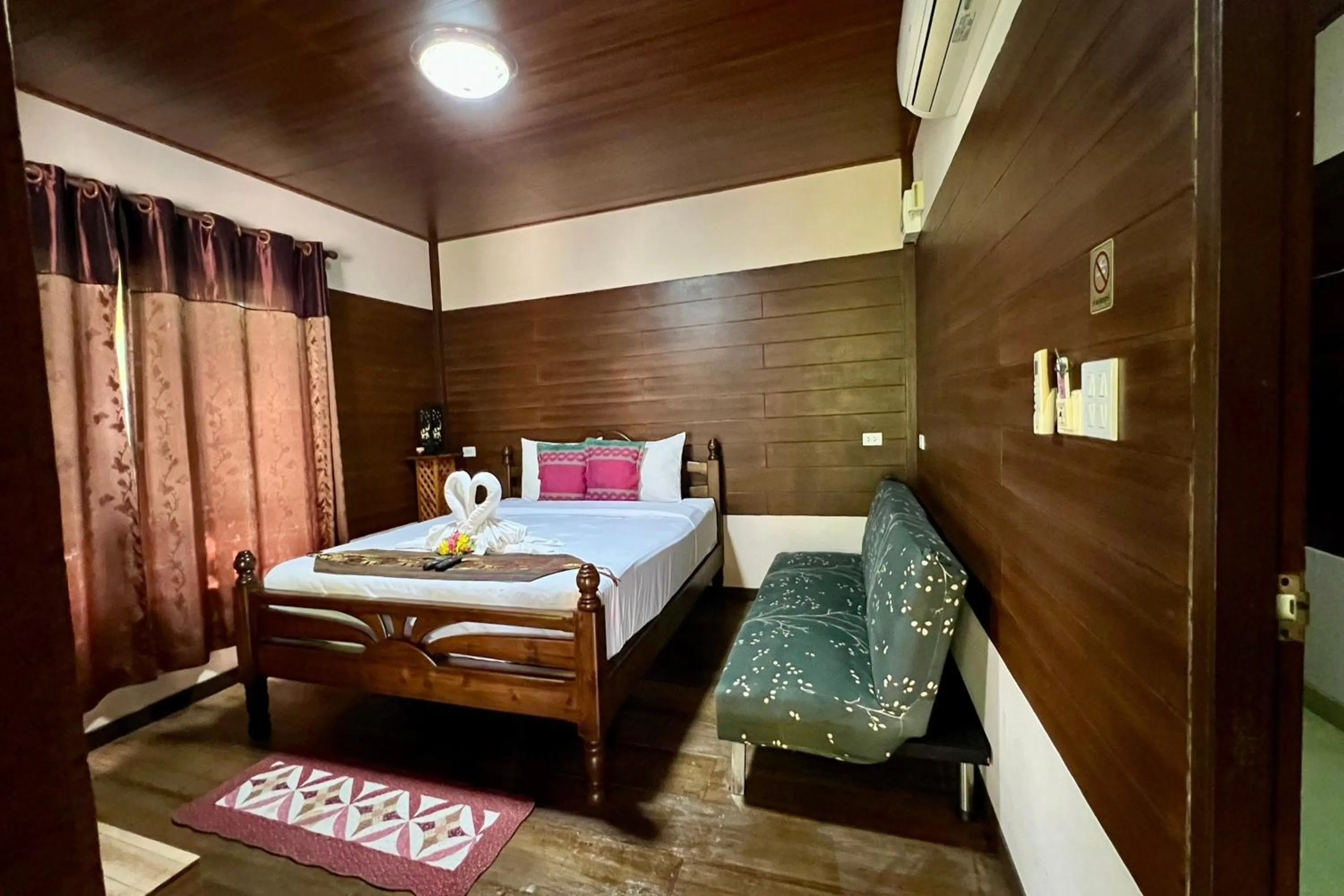 Bedroom, Bed in Huen Pak Mon Chantra