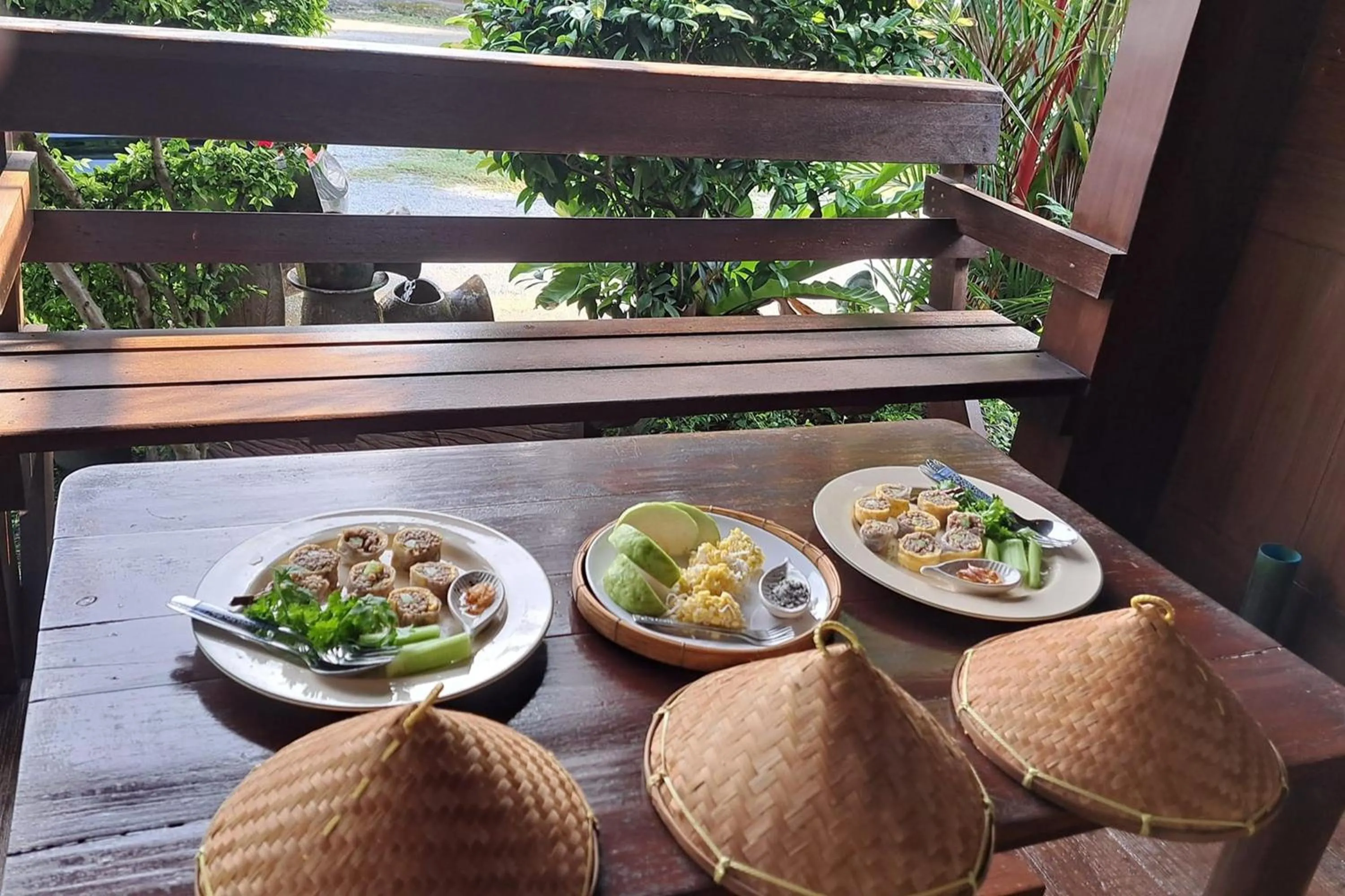 Area and facilities in Huen Pak Mon Chantra