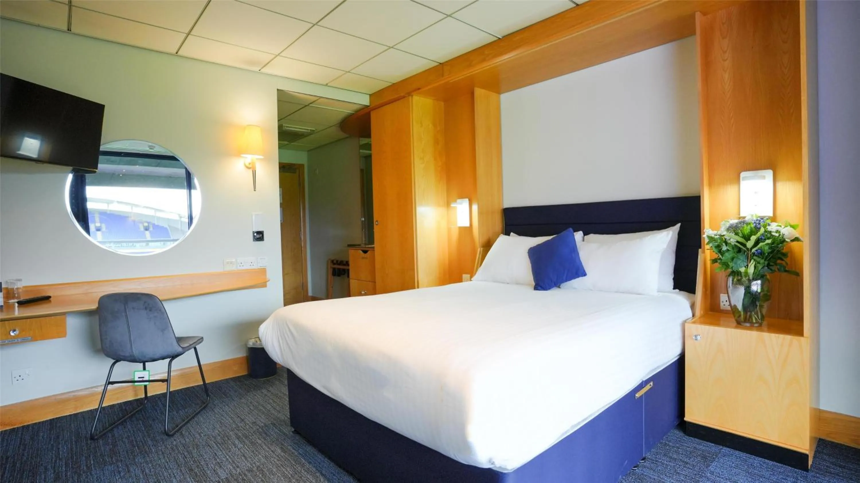 Bedroom, Bed in The Bolton Stadium Hotel, a member of Radisson Individuals