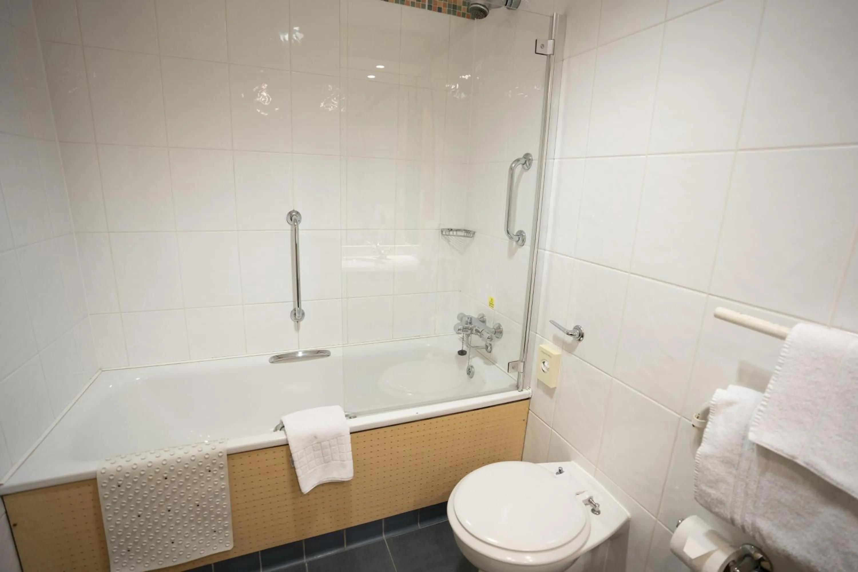Bathroom in The Bolton Stadium Hotel, a member of Radisson Individuals