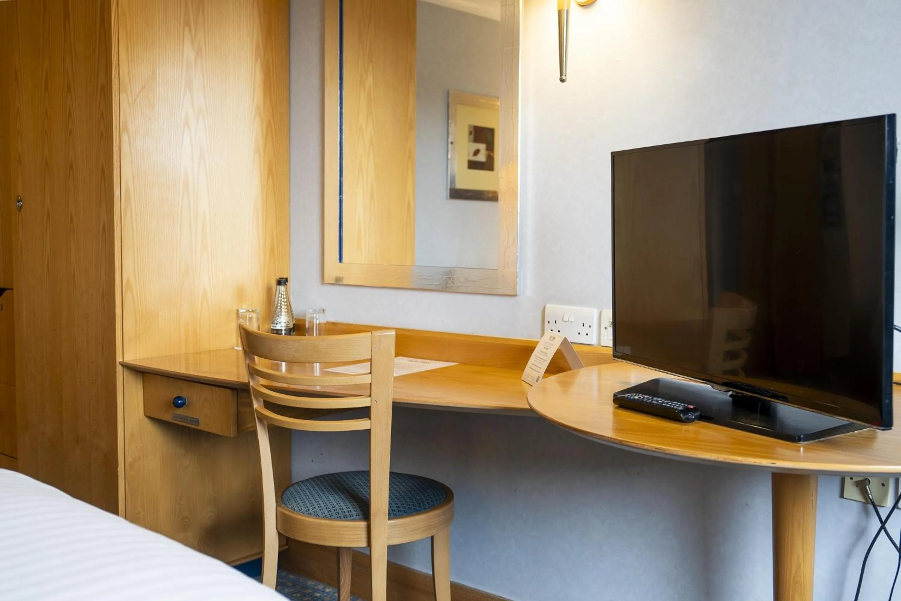 Bedroom, Bed in The Bolton Stadium Hotel, a member of Radisson Individuals